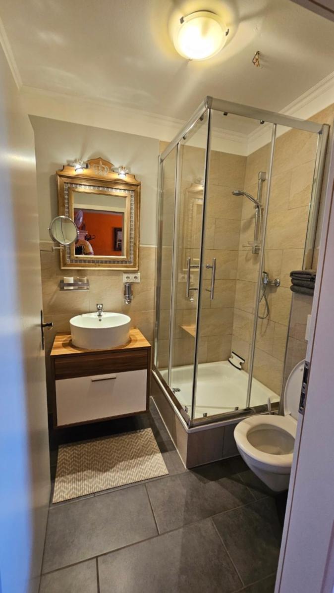 Double Room with Private Bathroom photo 2