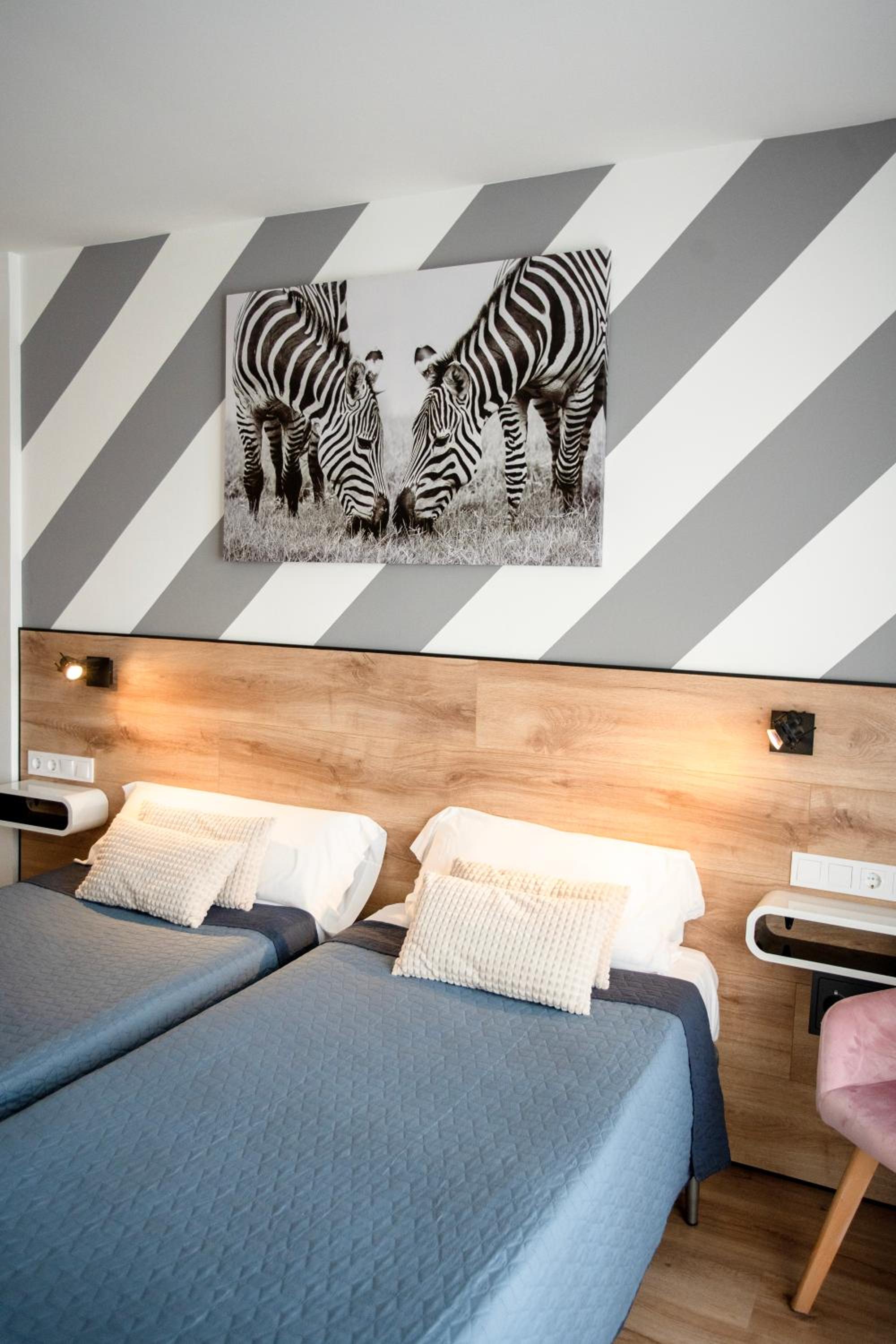 Twin Room - Photo 1