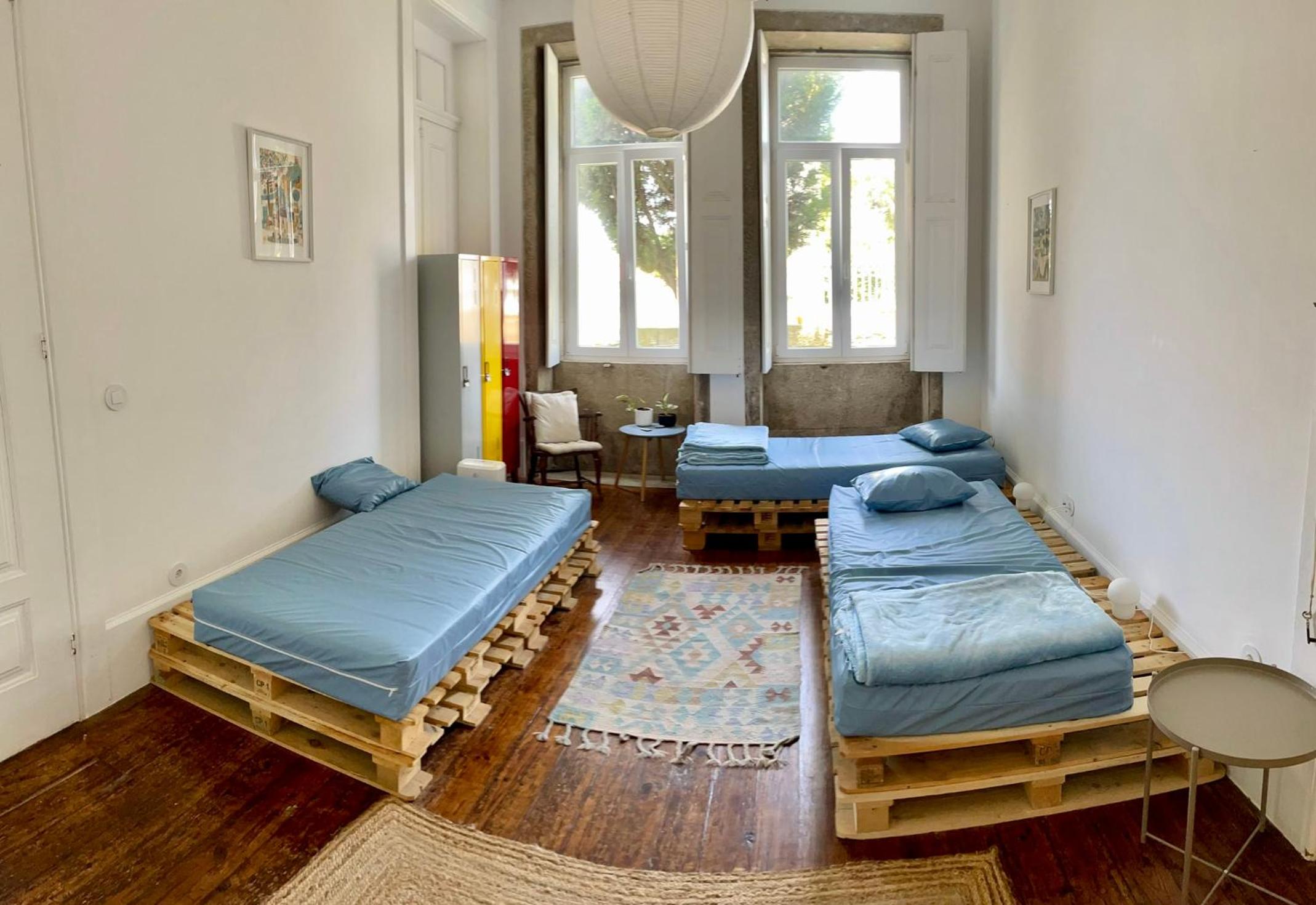 Single Bed in Mixed Dormitory Room