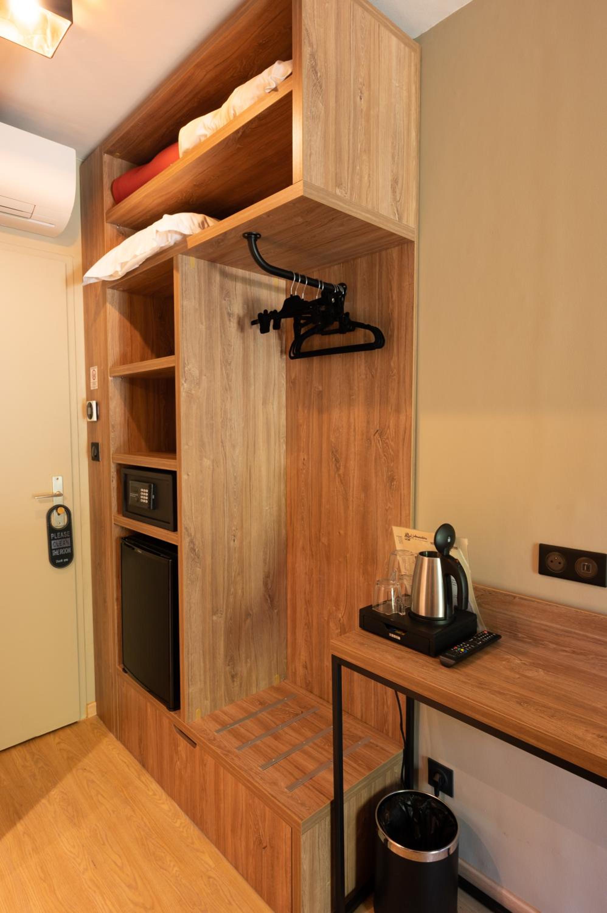 Family Room - Photo 6