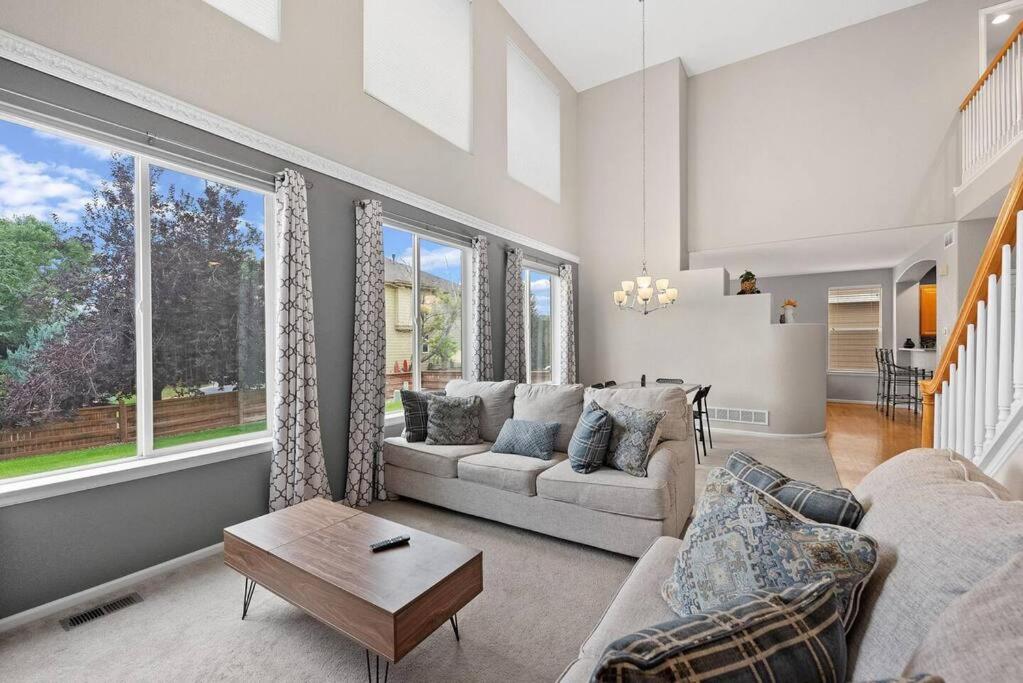 Five-Bedroom House photo 1