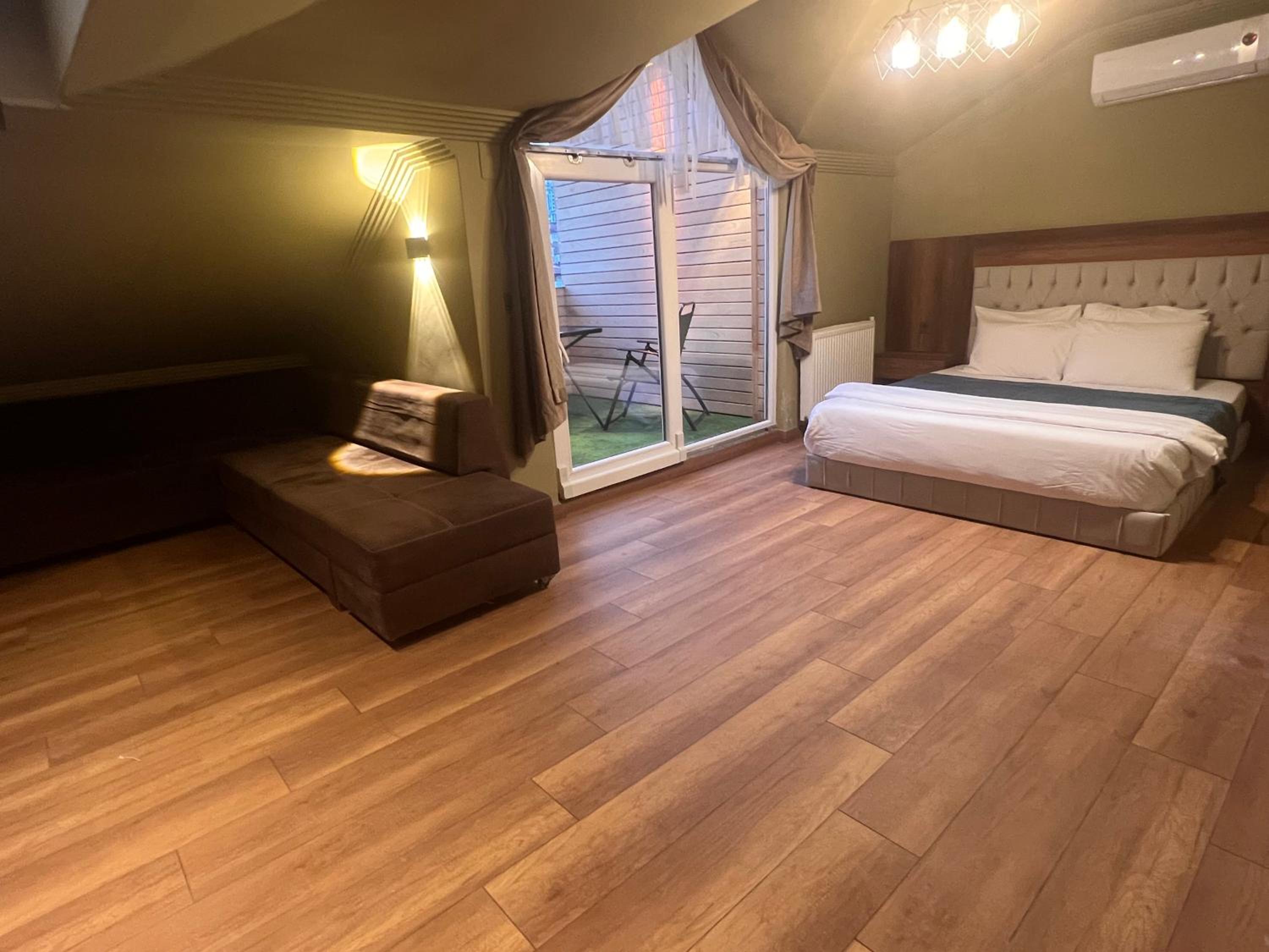 Triple Room with Terrace photo 1