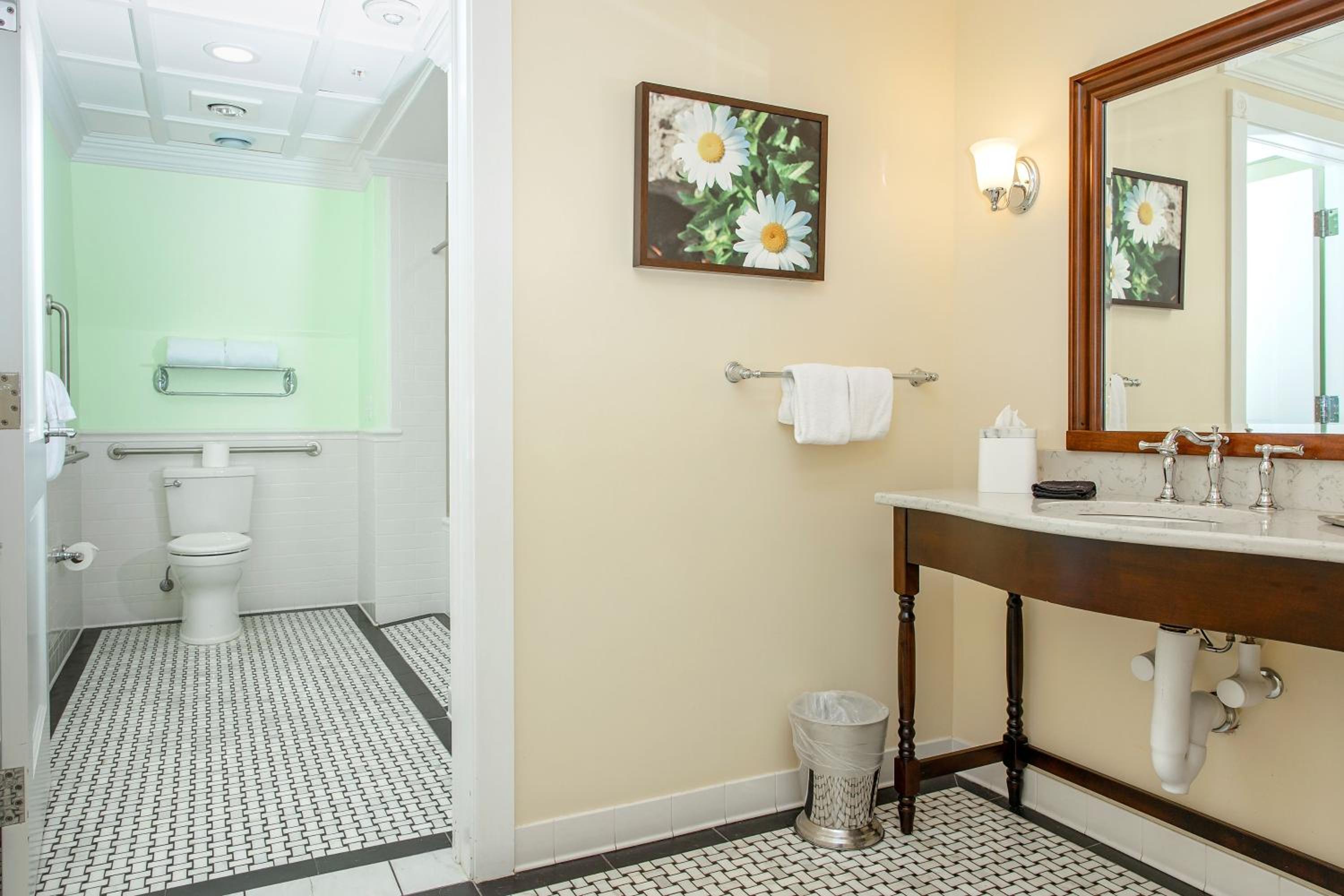 Deluxe Double Room with Balcony photo 3
