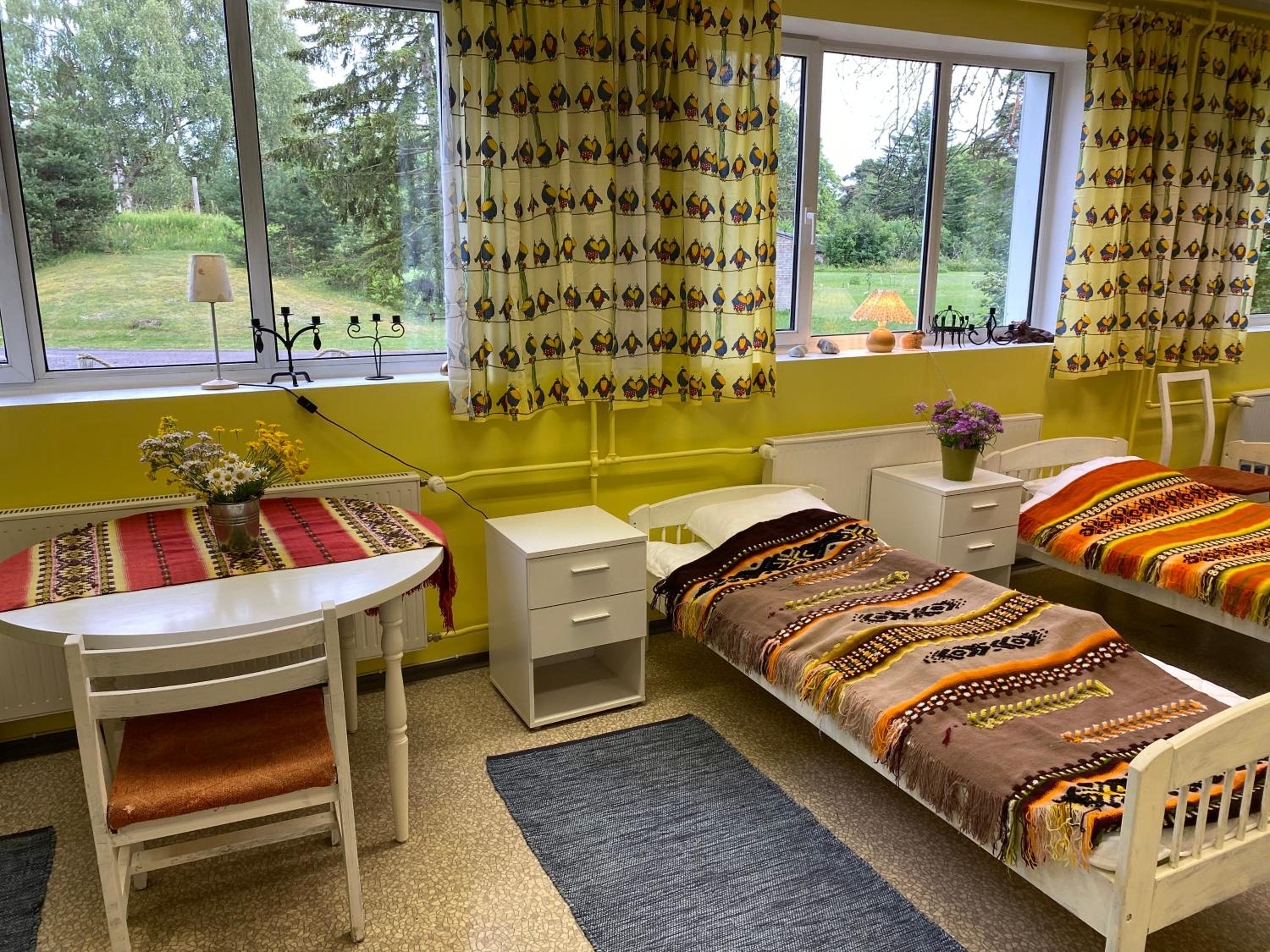 6-Bed Mixed Dormitory Room photo 2