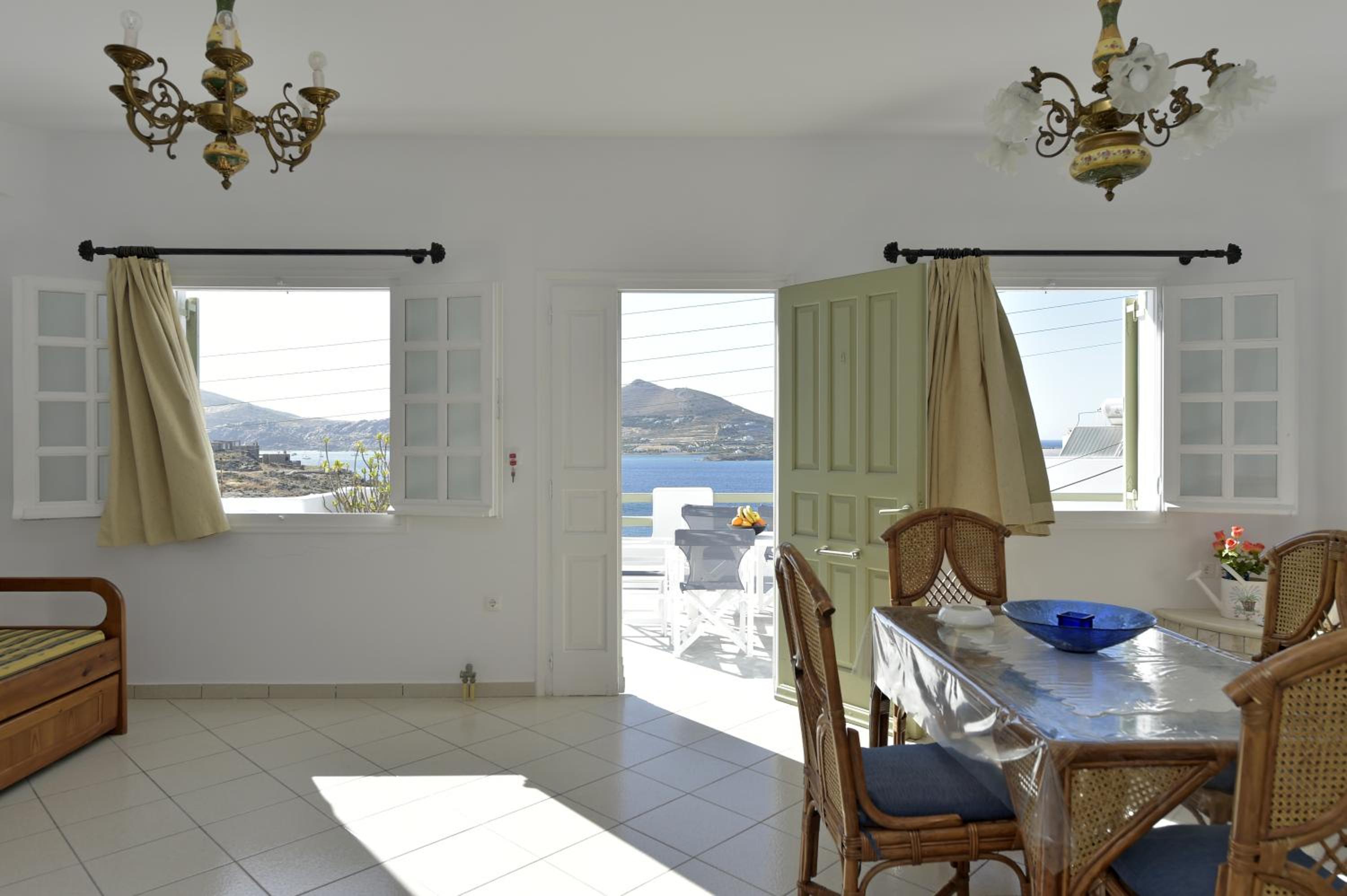 Three-Bedroom Apartment (6 Adults) - Photo 14