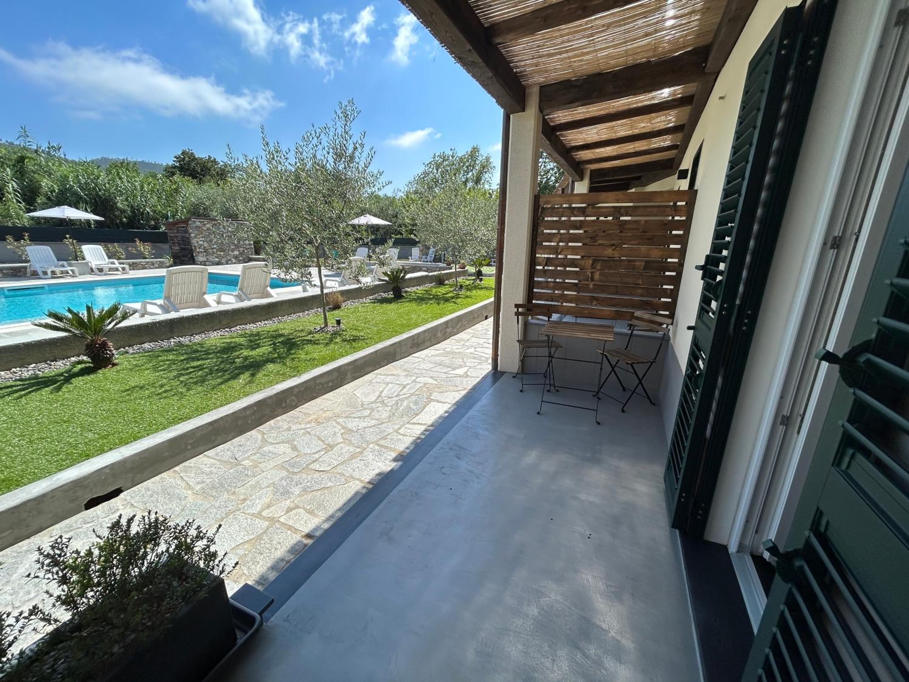 Queen Room with Pool View photo 3