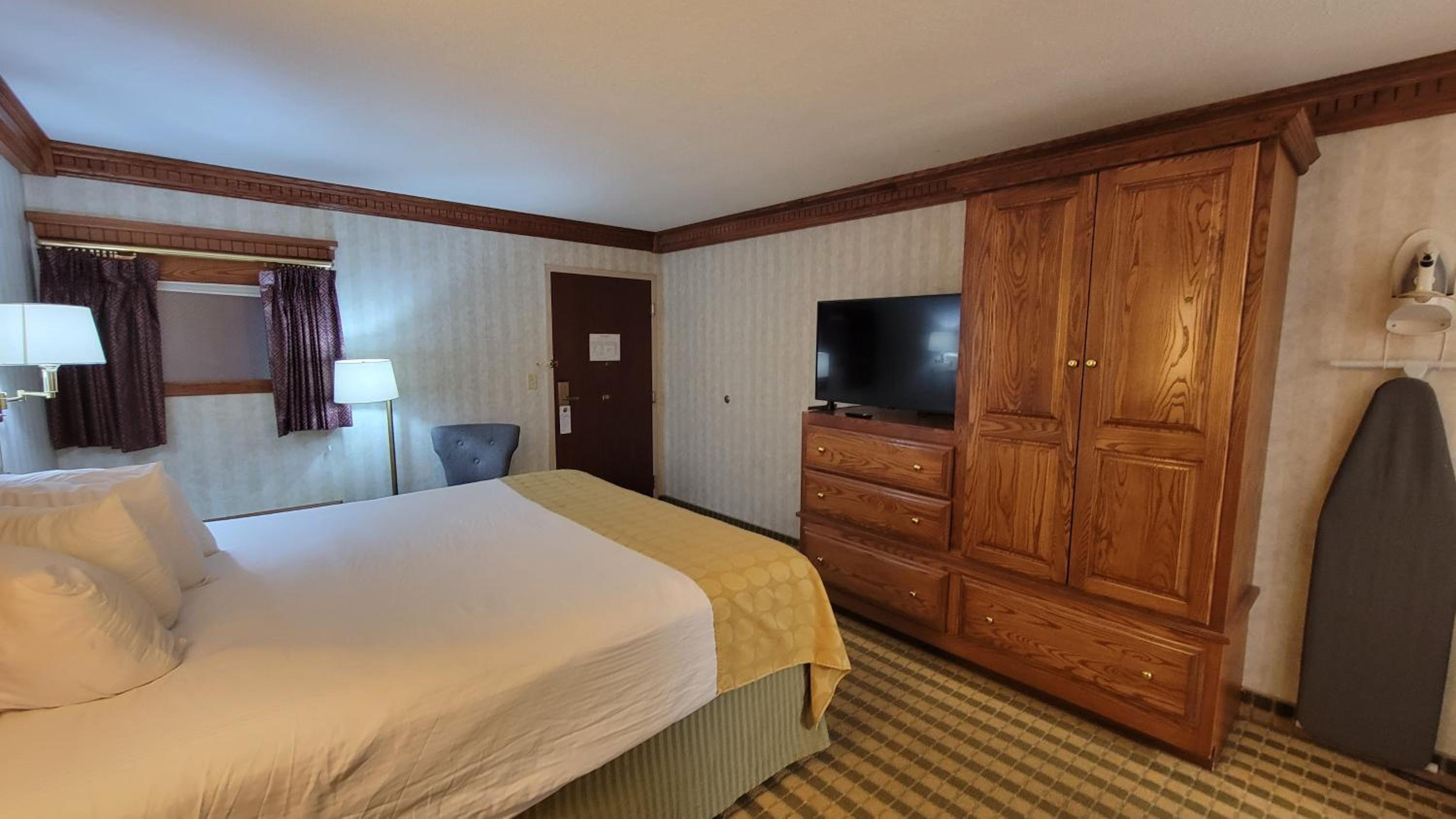 King Room - Non-Smoking - Photo 1