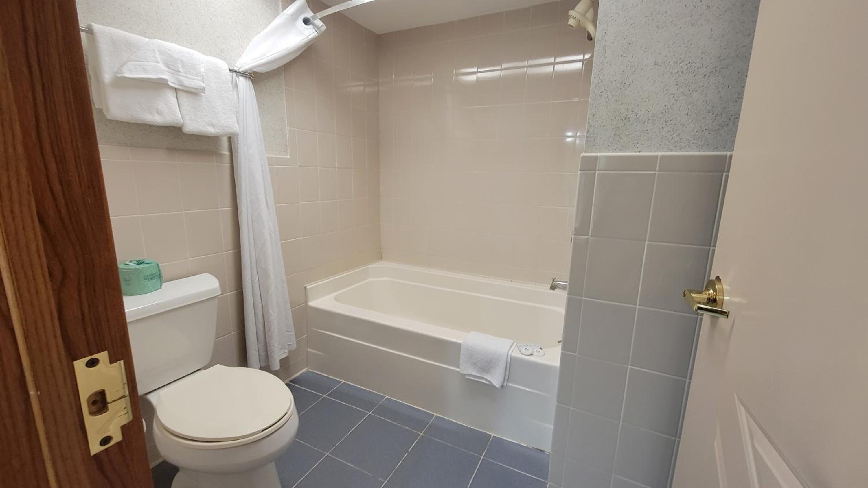 King Room - Non-Smoking - Photo 3