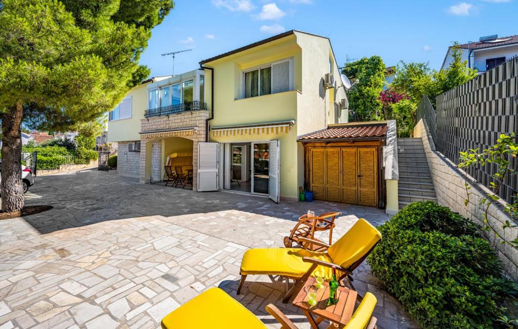 Villa photo 3