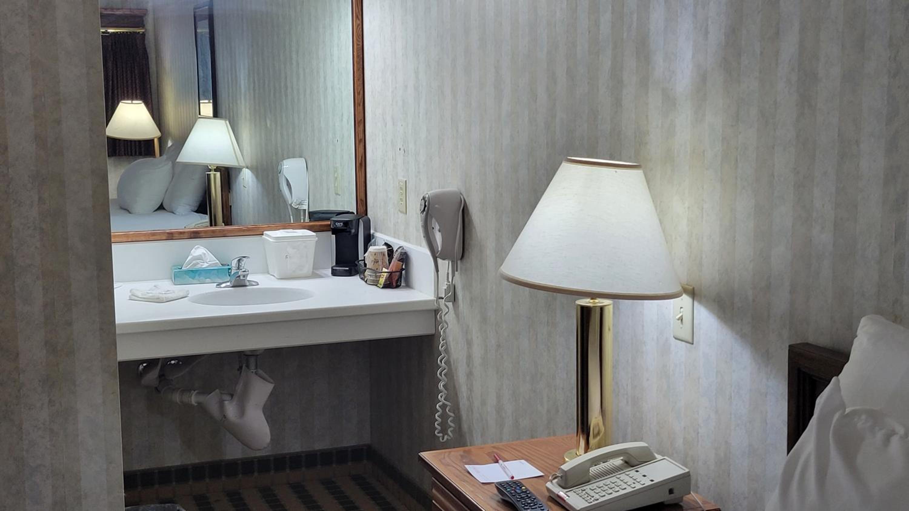 Queen Room - Mobility Access/Non-Smoking - Photo 2