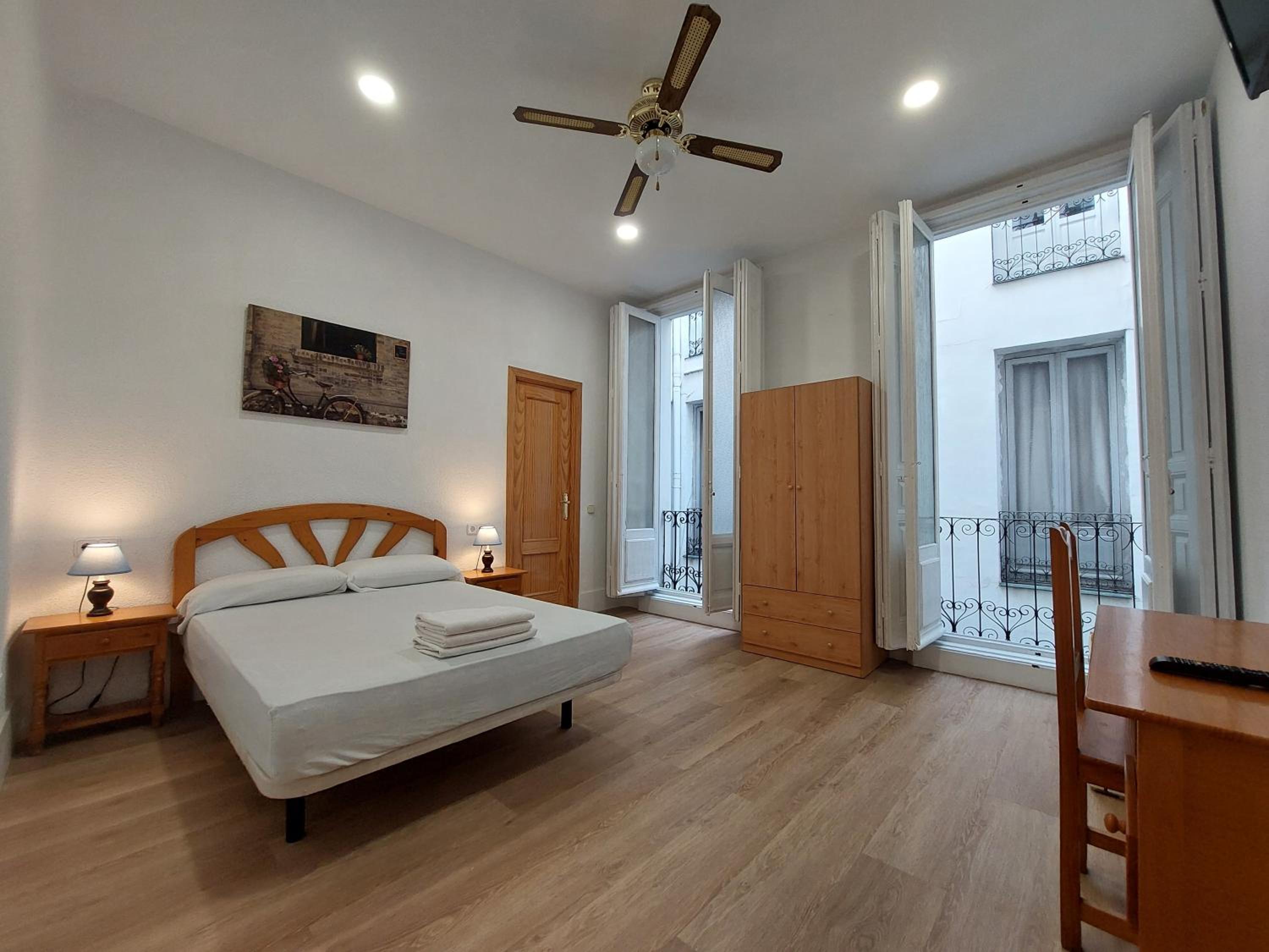 Double Room with Private Bathroom - Photo 1