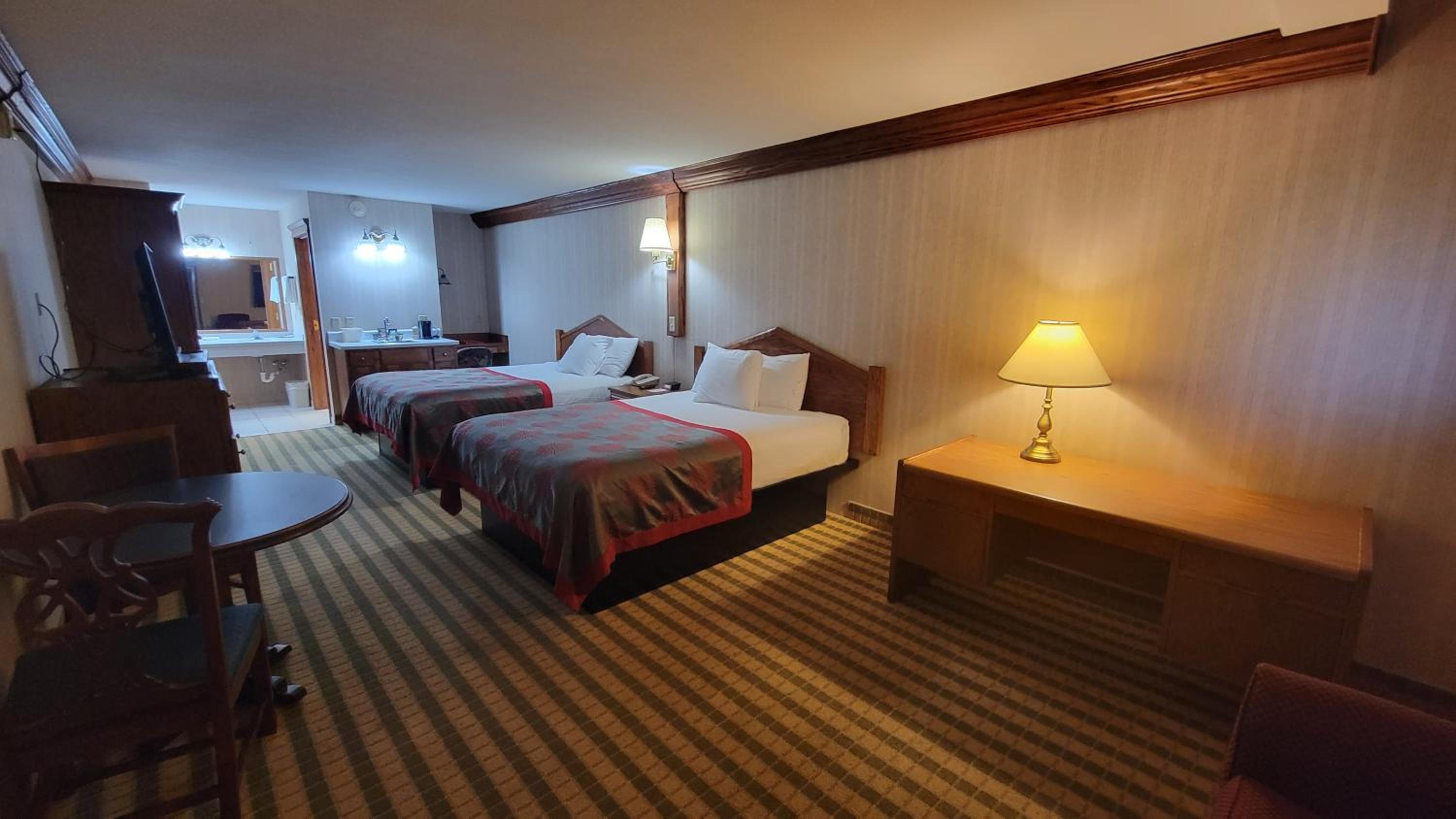 Queen Room with Two Queen Beds - Non-Smoking - Photo 1