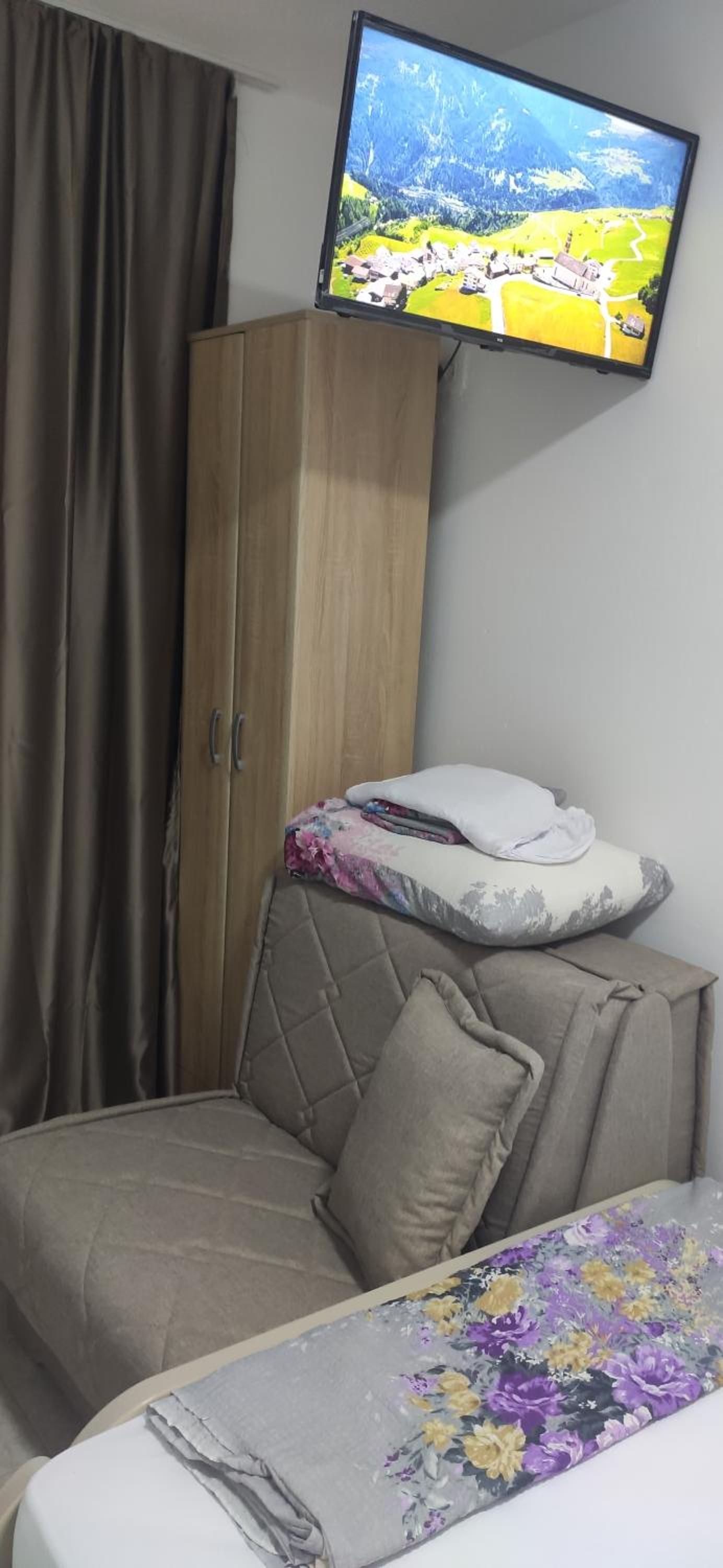 Deluxe Double Room (2 Adults + 1 Child) photo 2