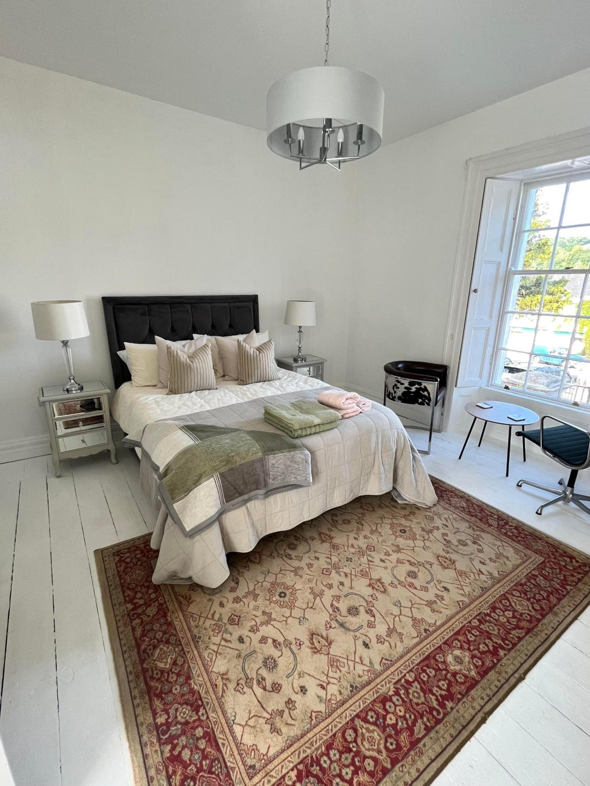 Deluxe King Room photo 1