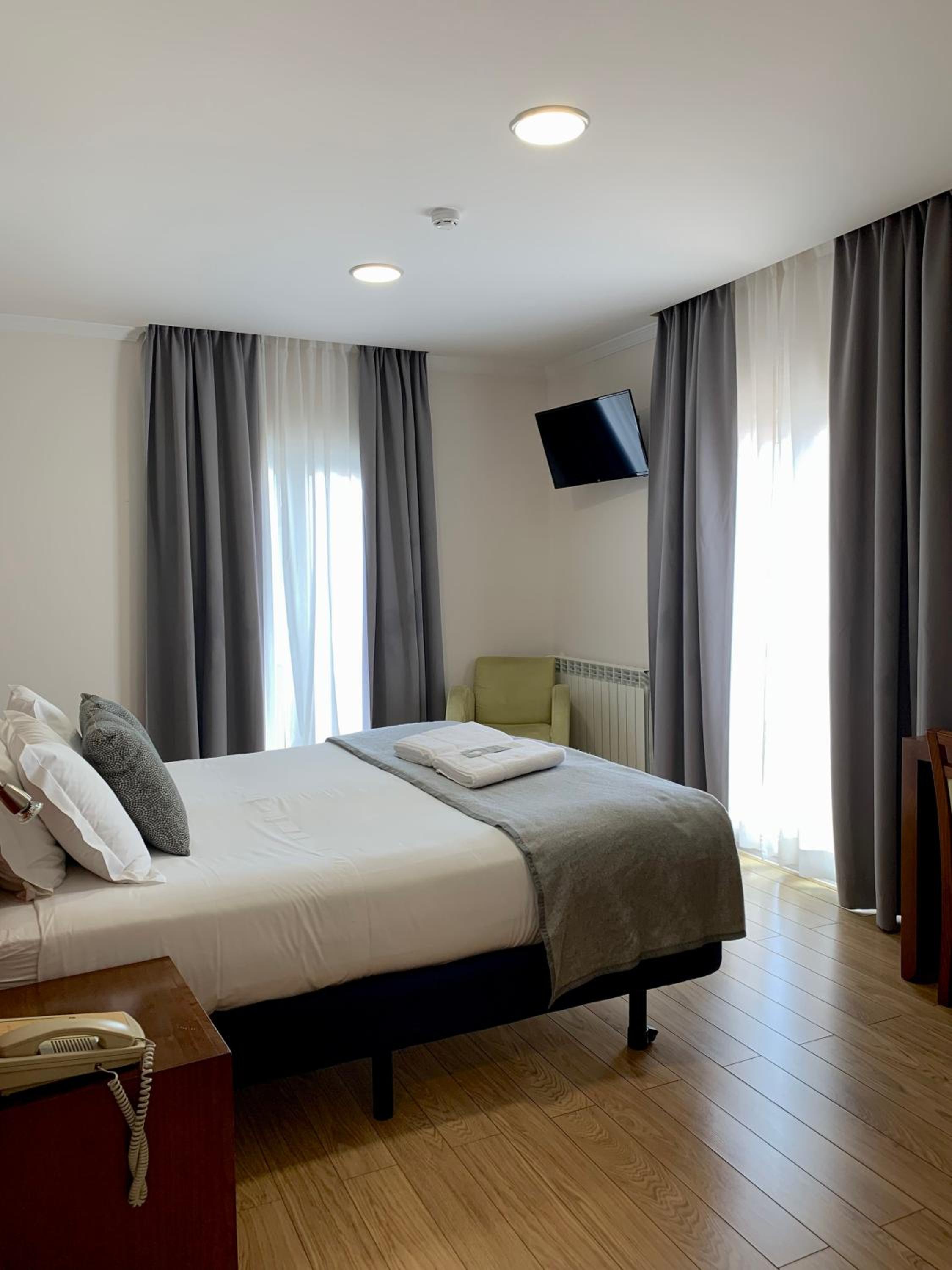 Superior King Room - Photo 5