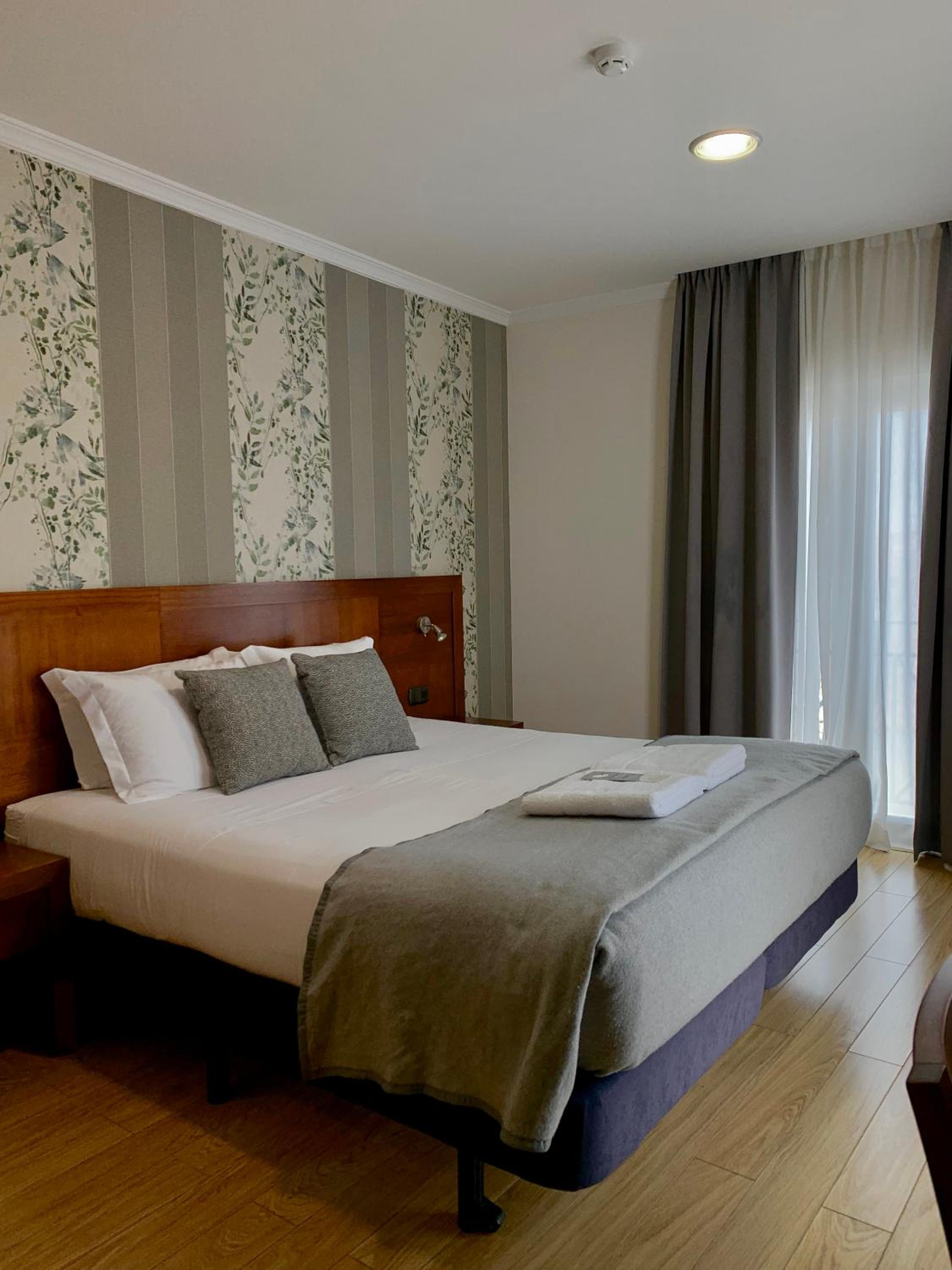 Superior King Room - Photo 1