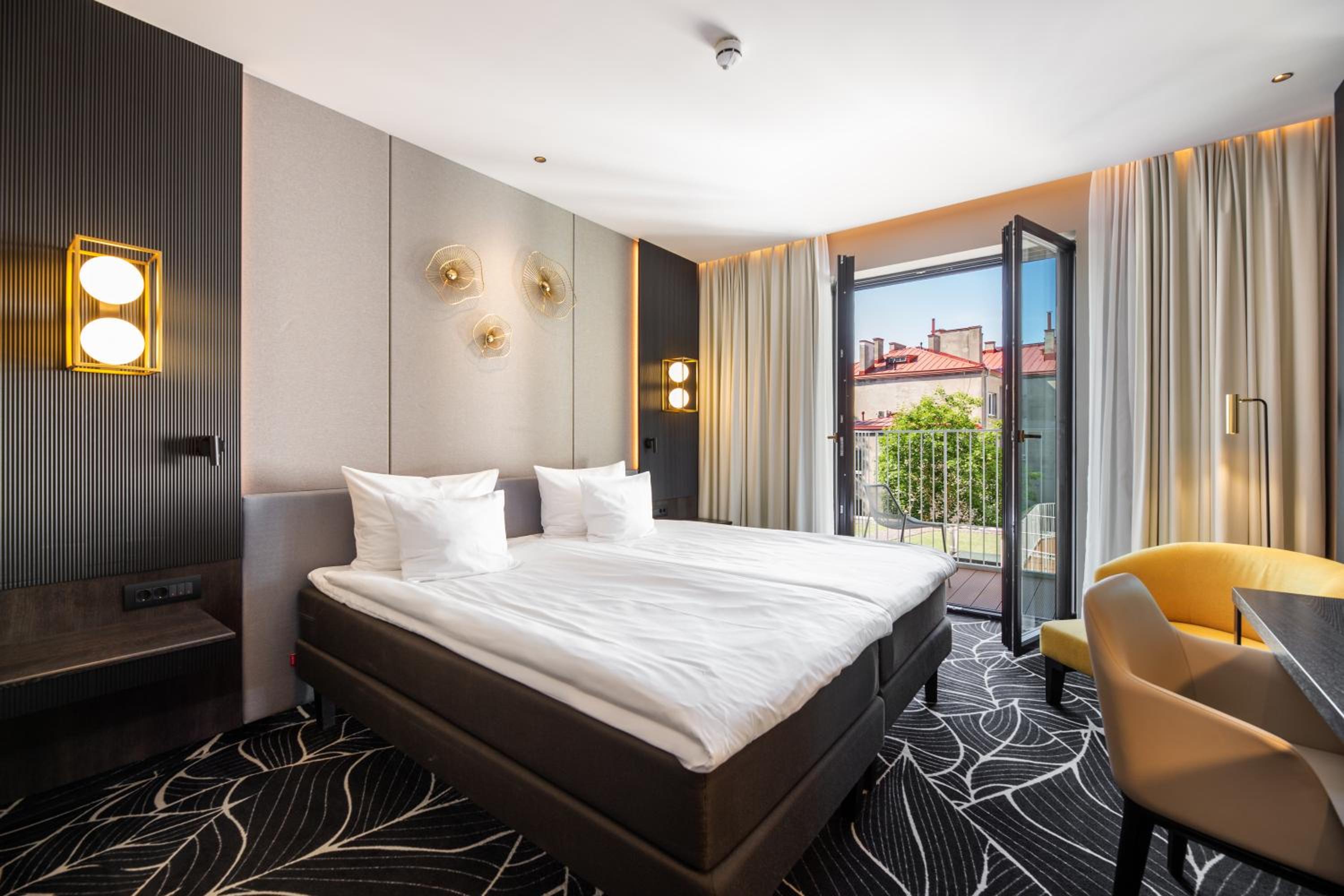 Superior Double Room with Balcony - Photo 2