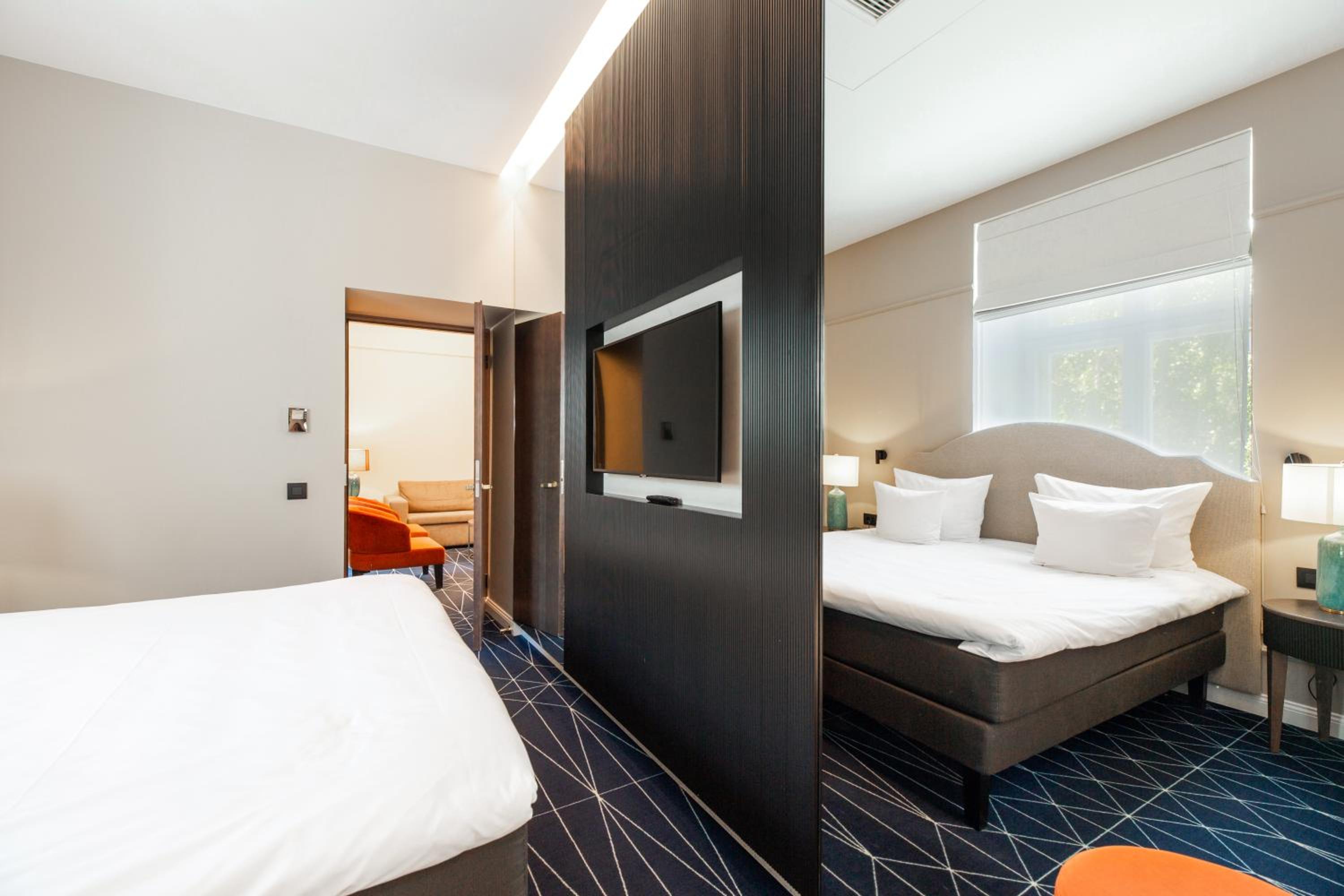 Superior Suite with One Double Bed and Balcony - Photo 3