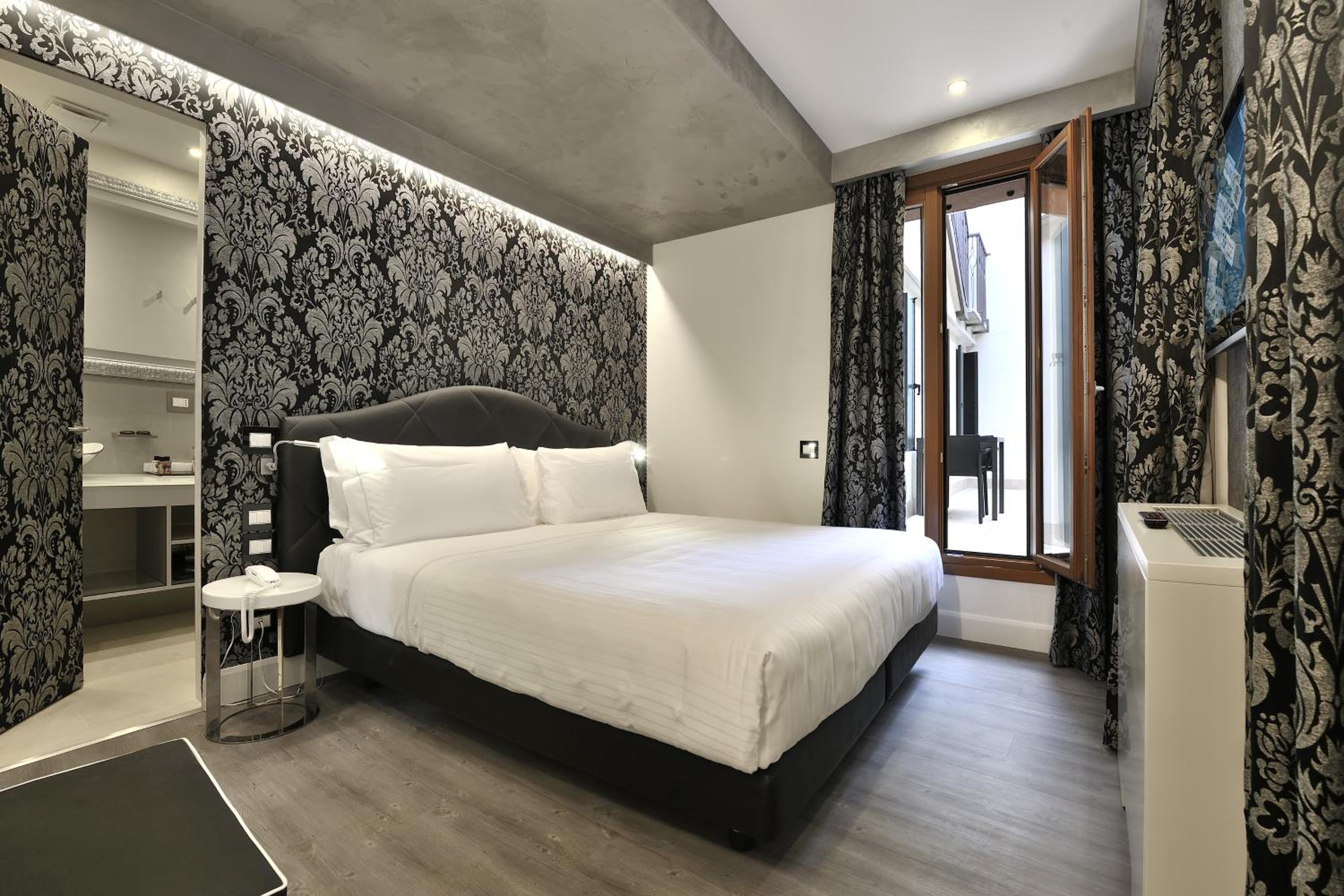 Junior Suite thumbnail 6