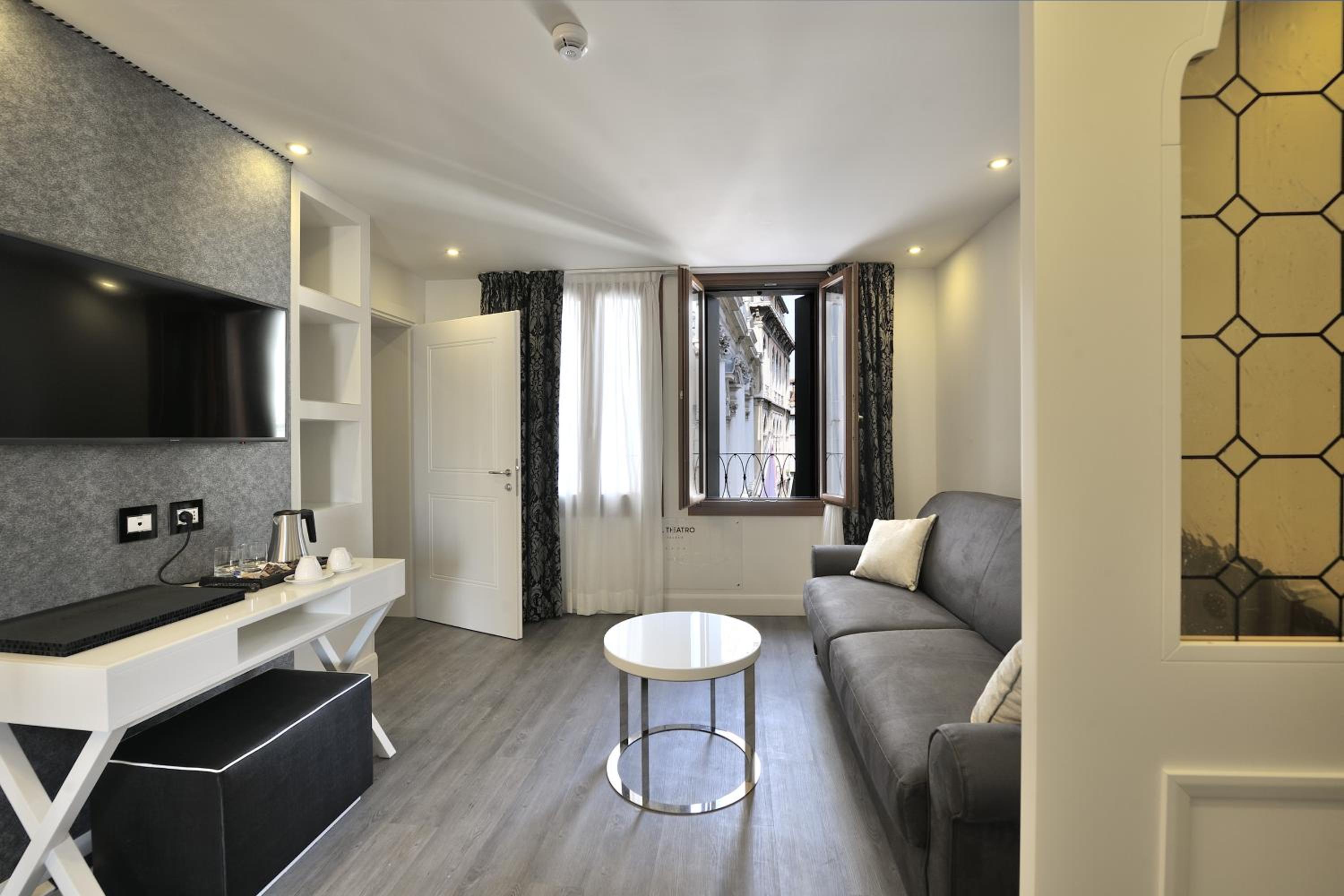Junior Suite thumbnail 6
