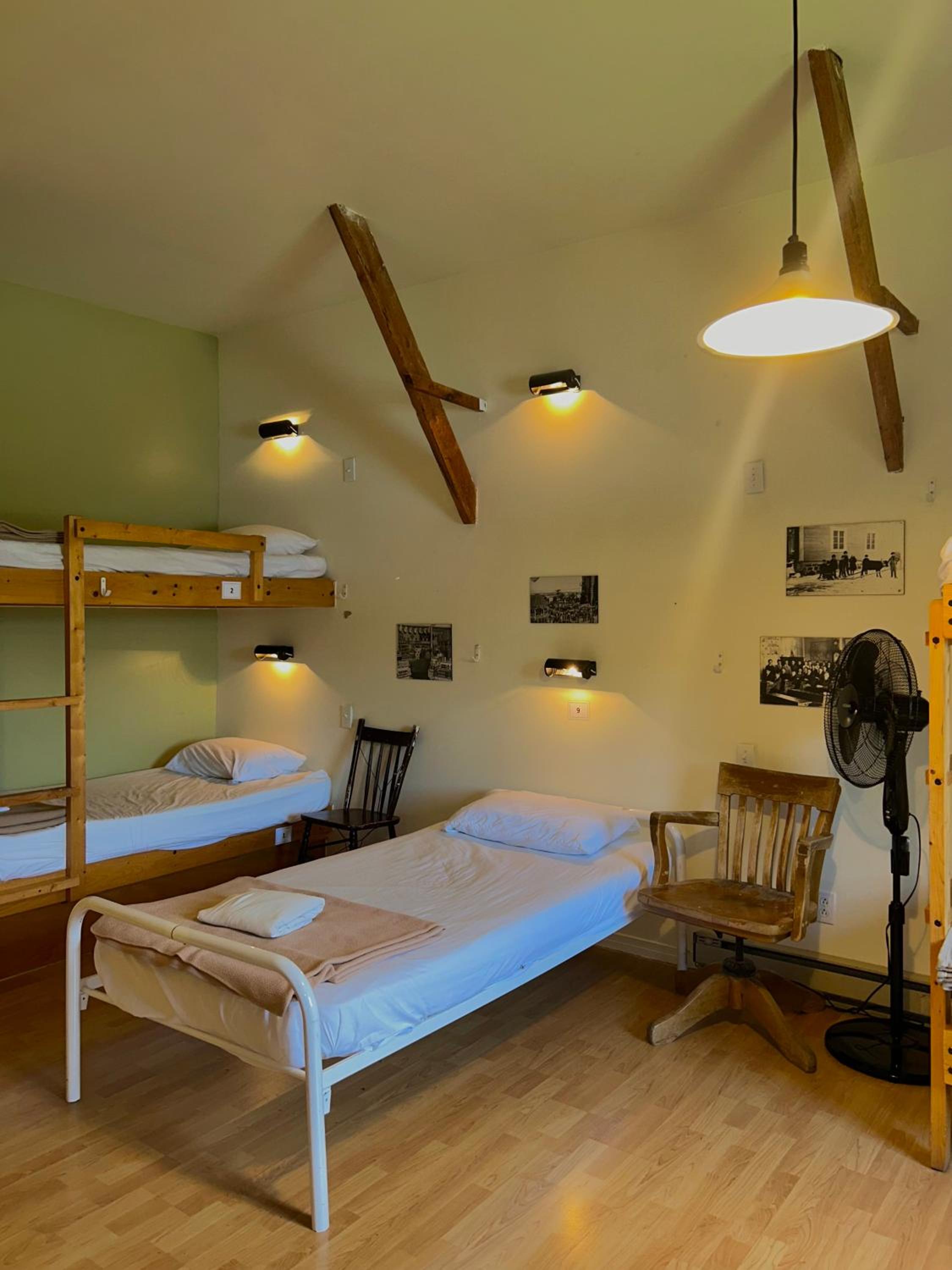 Bed in 9-Bed Mixed Dormitory Room photo 1