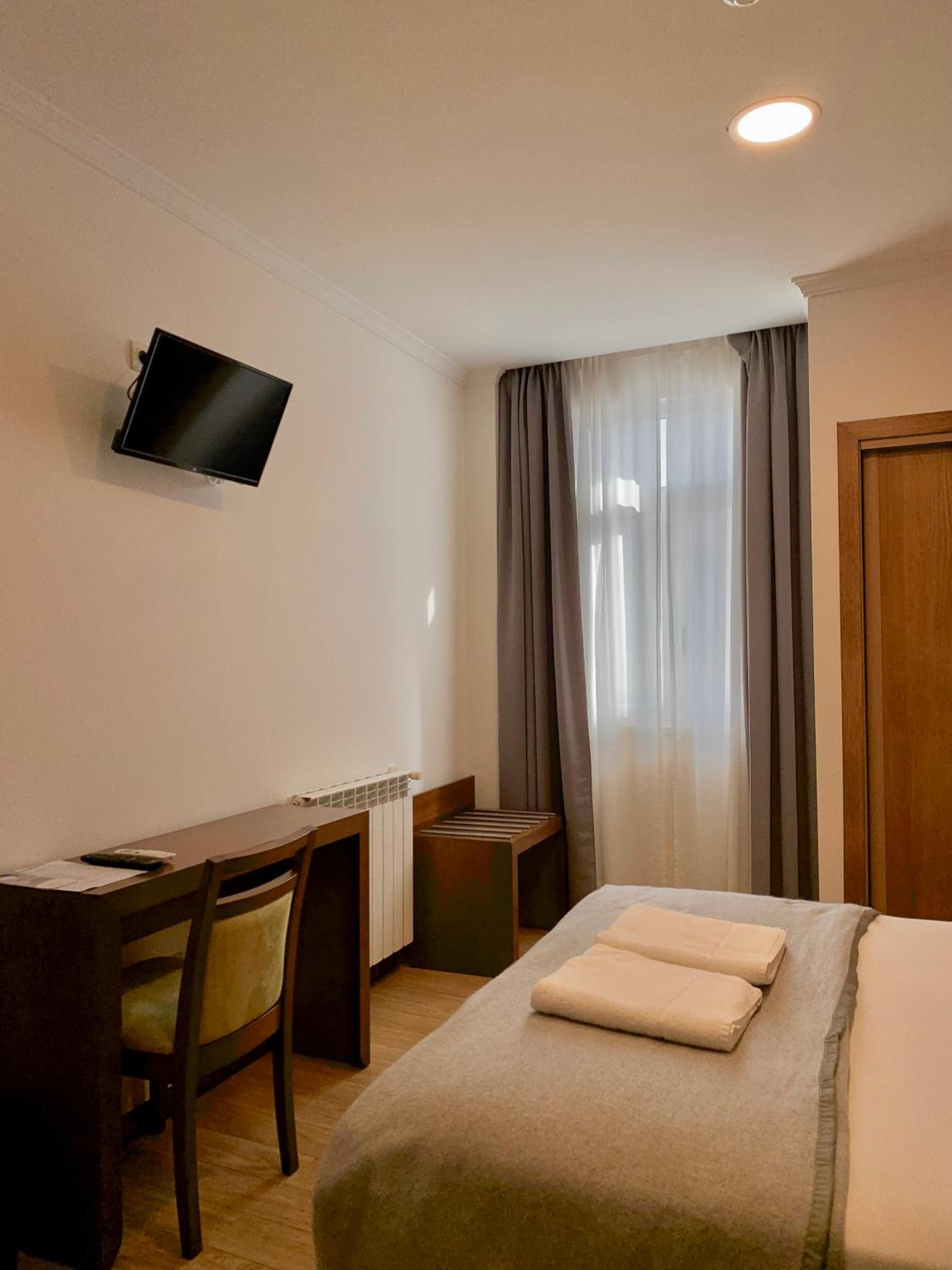 Double Room - Disability Access photo 2