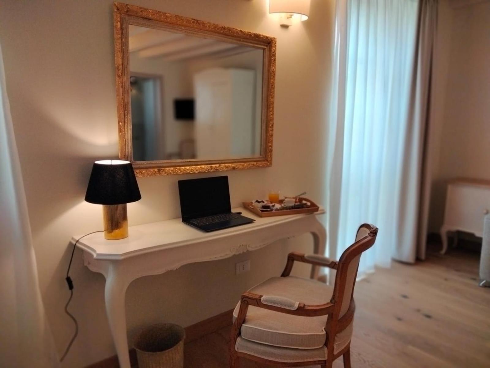 Deluxe Double Room photo 3