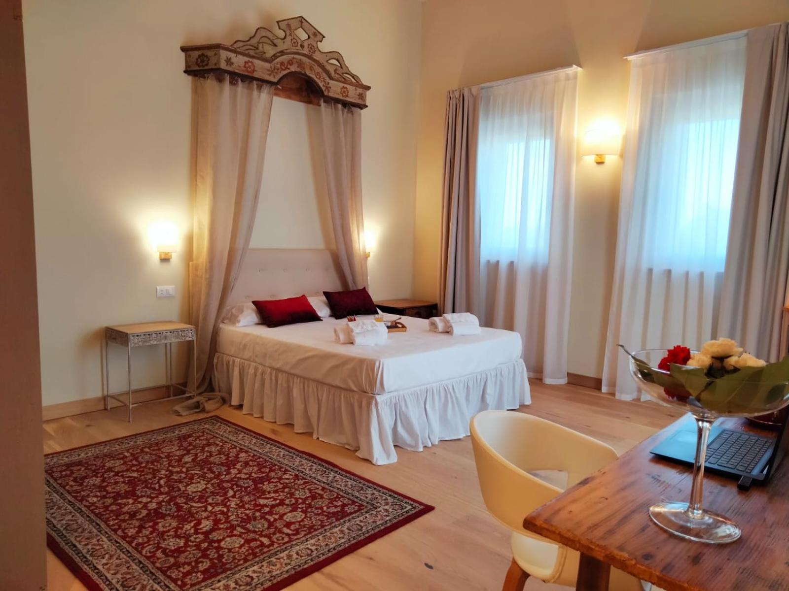 Deluxe Double Room with Balcony photo 1