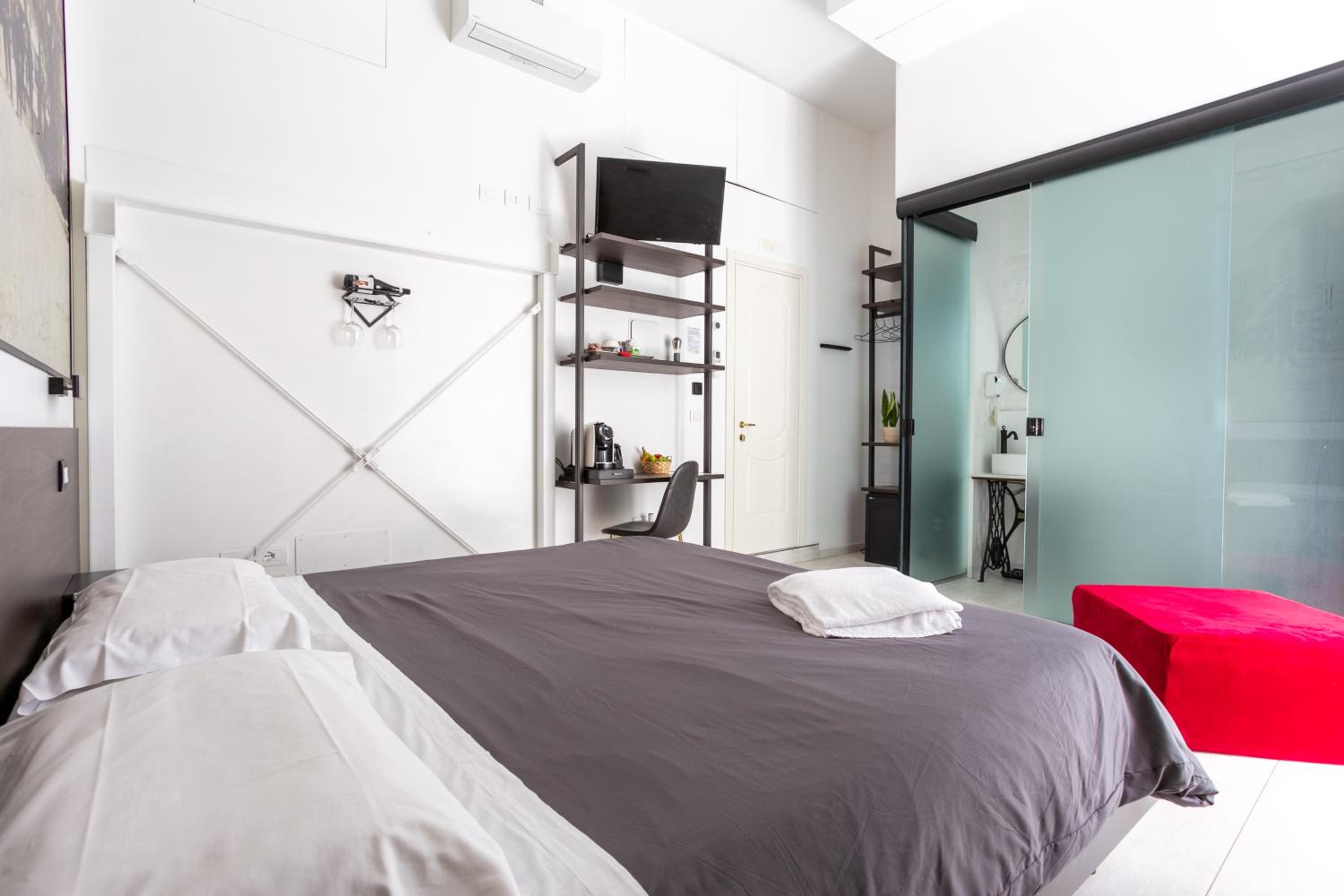 Superior Double or Twin Room with City View - Photo 69