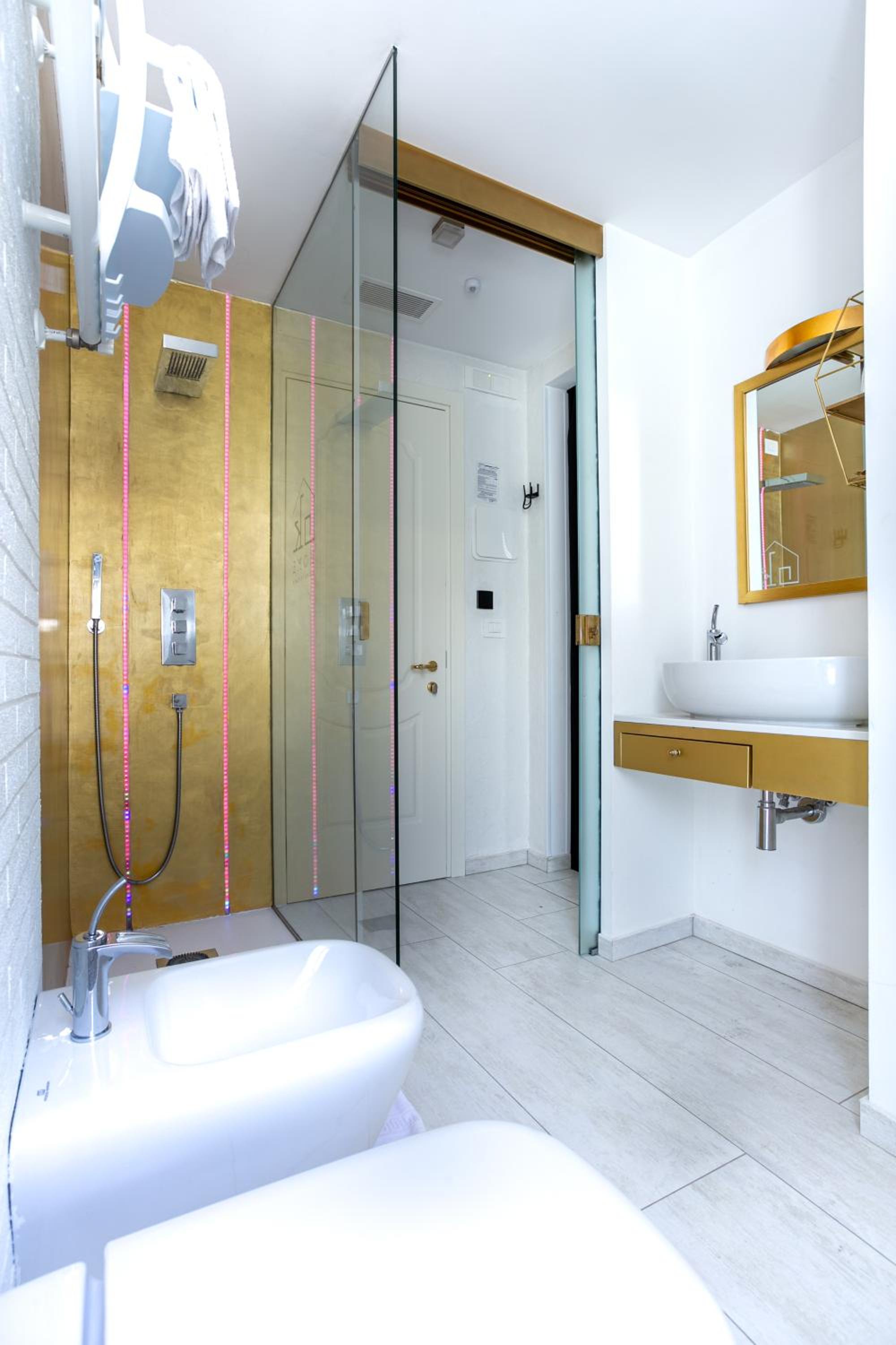 Superior Double or Twin Room with City View - Photo 65