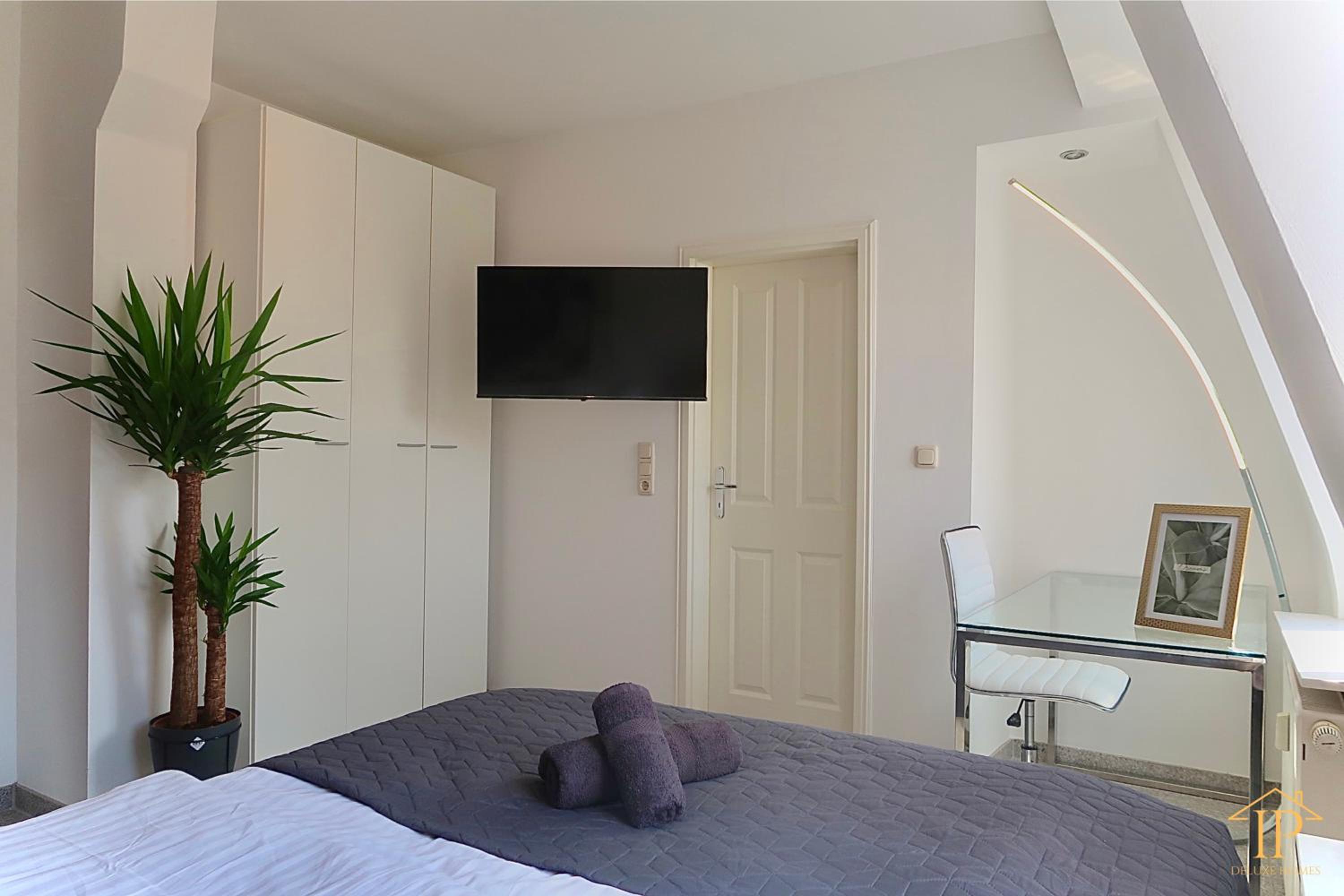 One-Bedroom Apartment photo 1