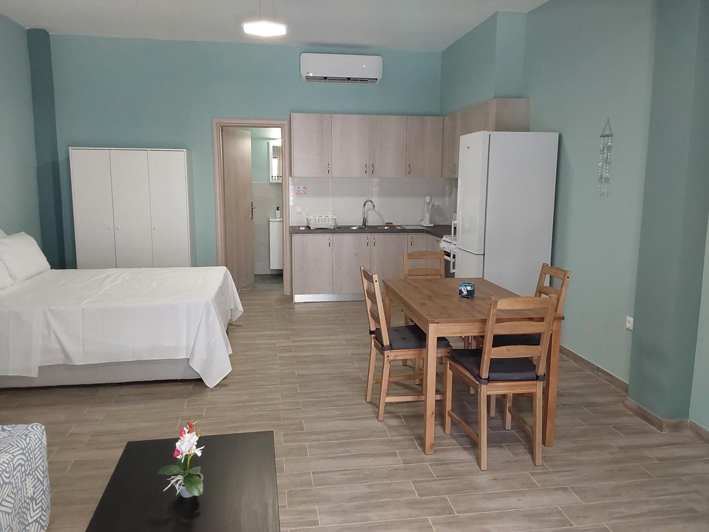 Studio Apartment photo 1