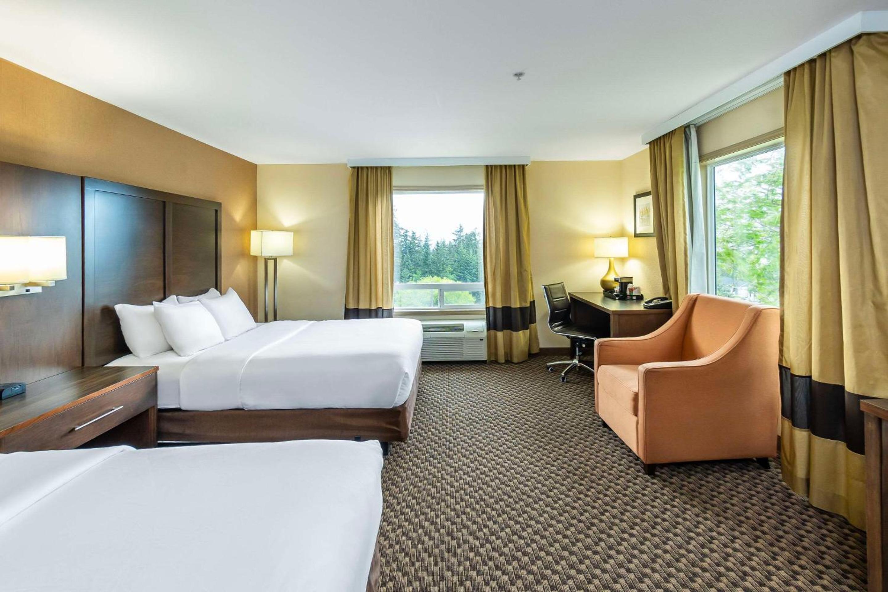 Queen Room with Two Queen Beds - Non-Smoking - Photo 3