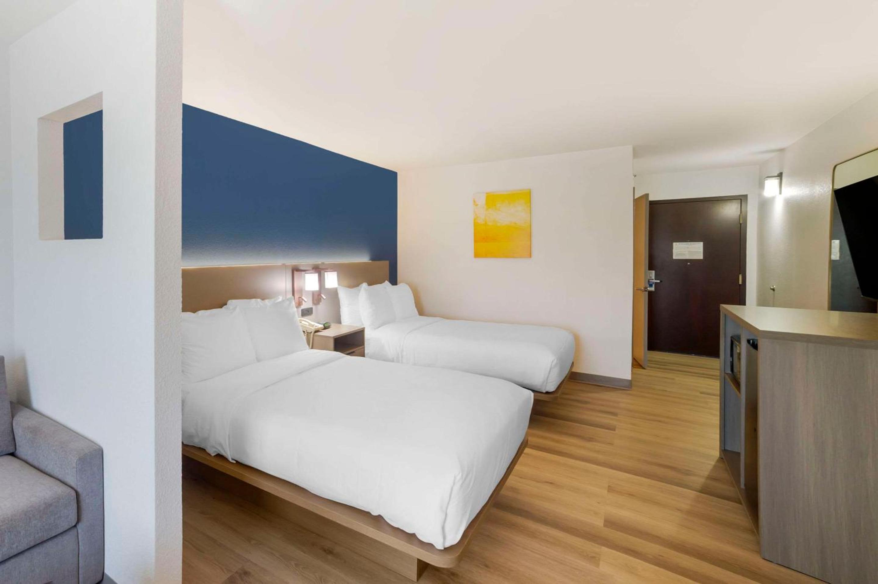 Double Suite with Two Double Beds - Non-Smoking - Photo 4