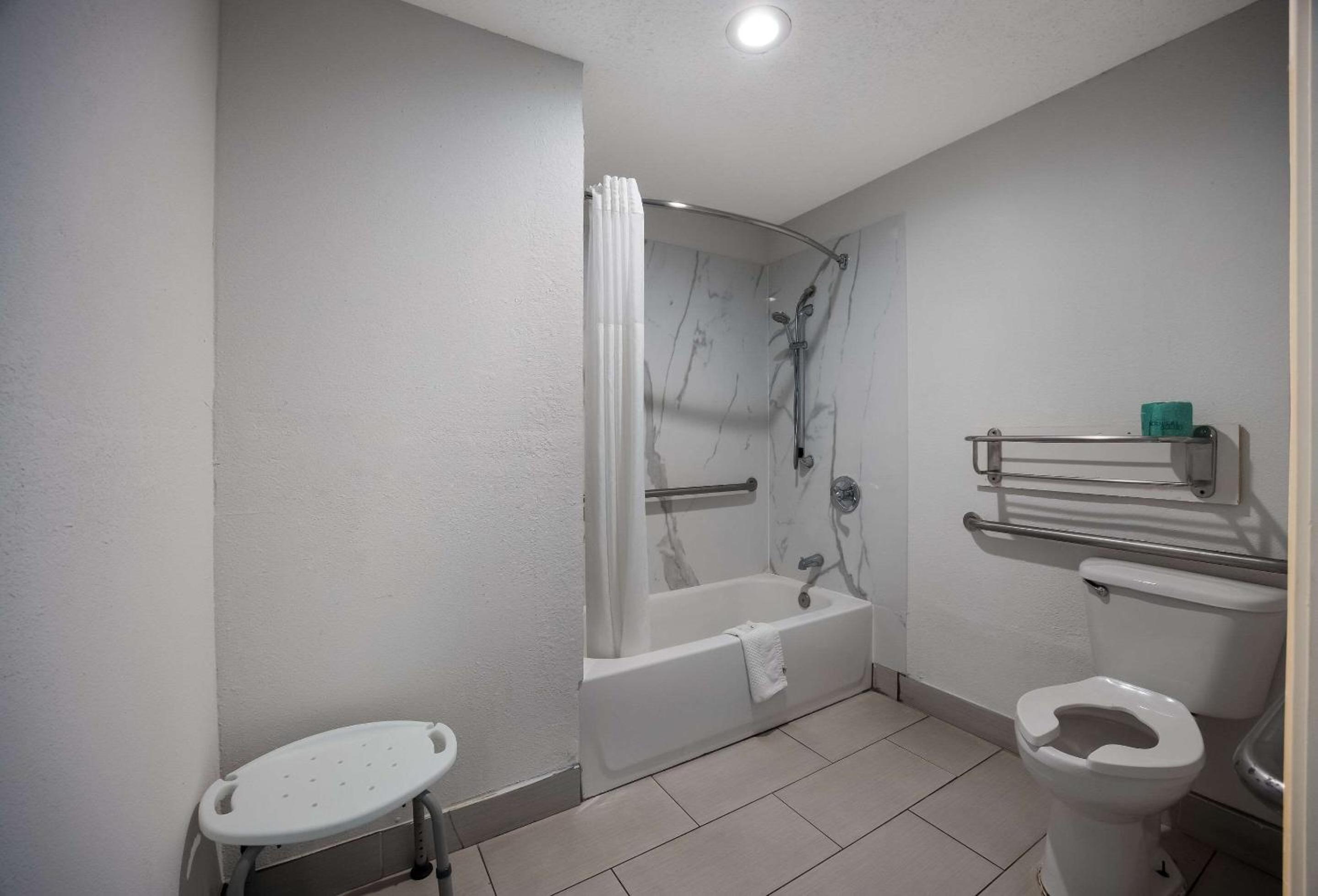 King Room - Disability Access/Non-Smoking - Photo 7