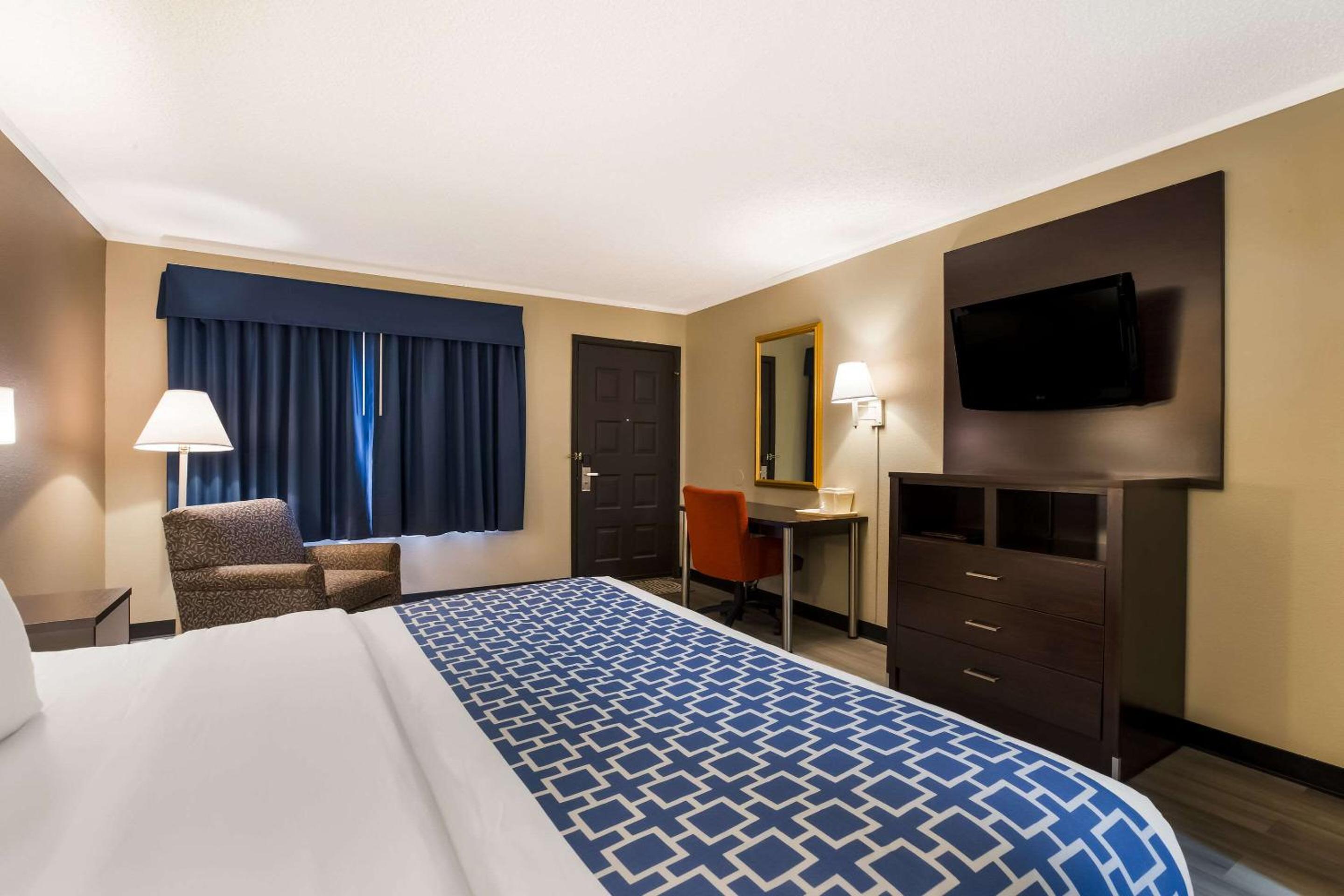 Quadruple Room - Non Smoking/Exterior Hall - Photo 9