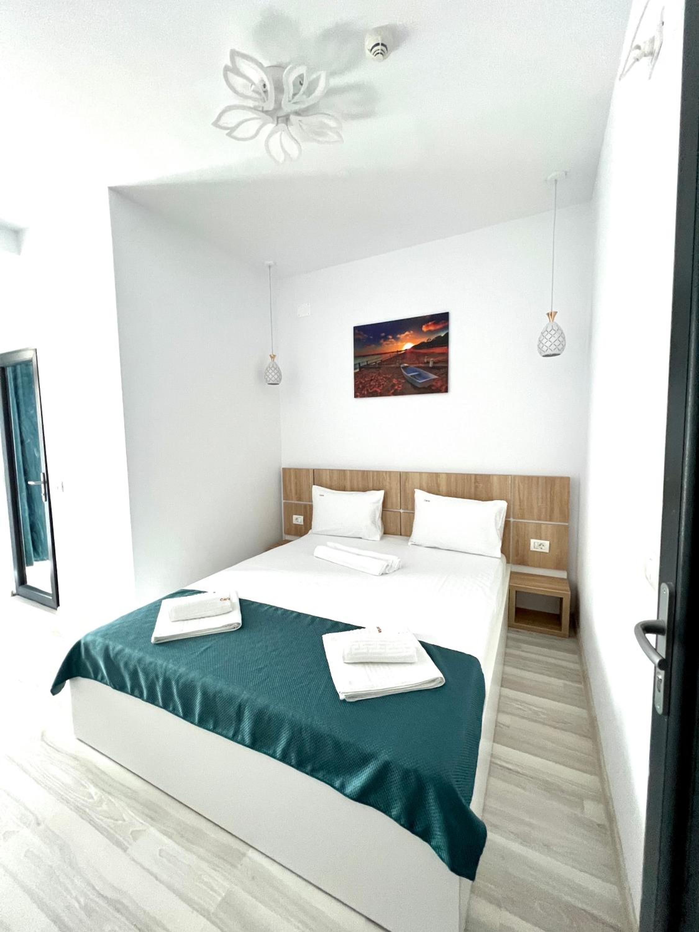 Double Room with Balcony - Photo 4