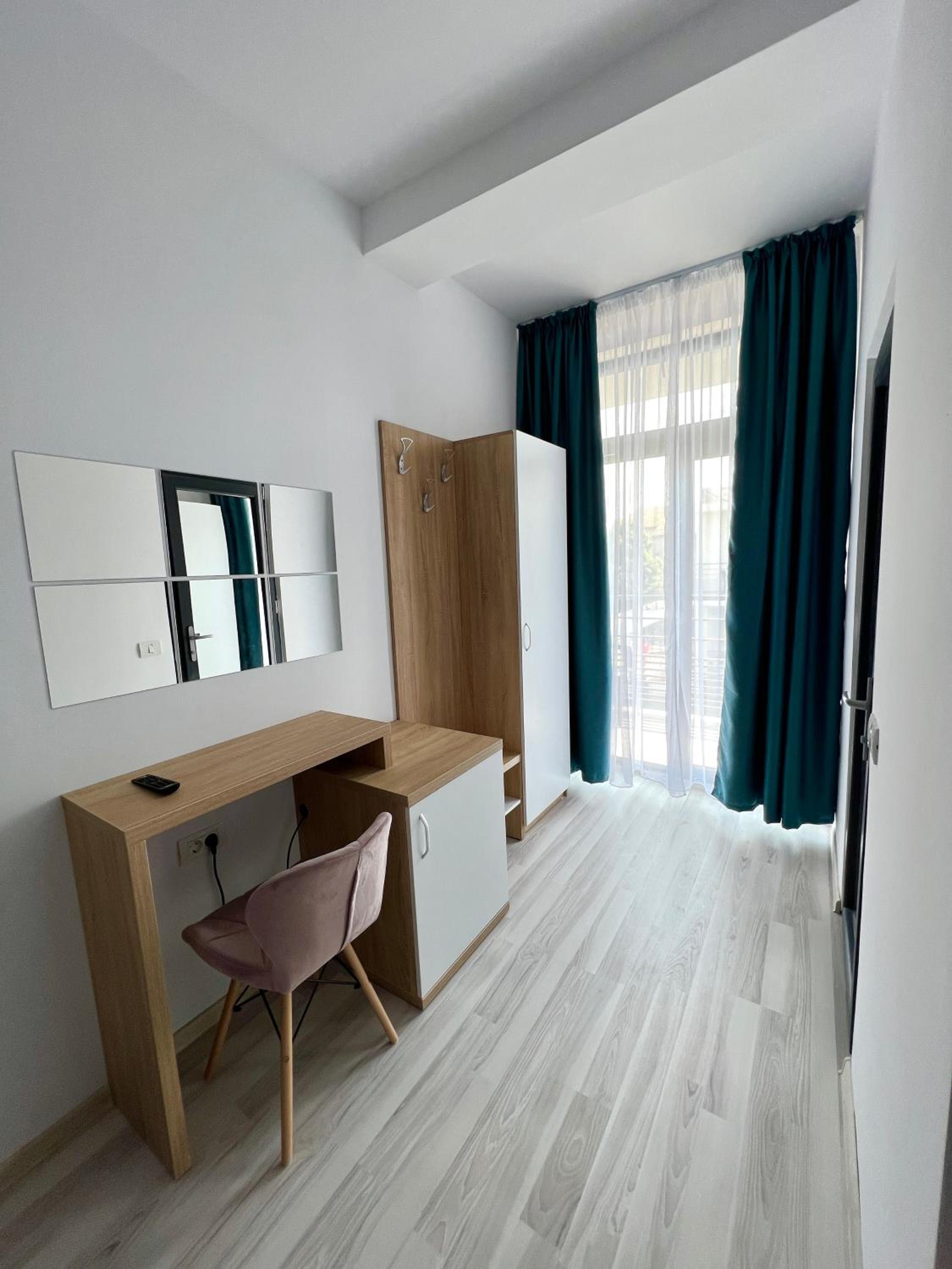 Double Room with Balcony - Photo 3