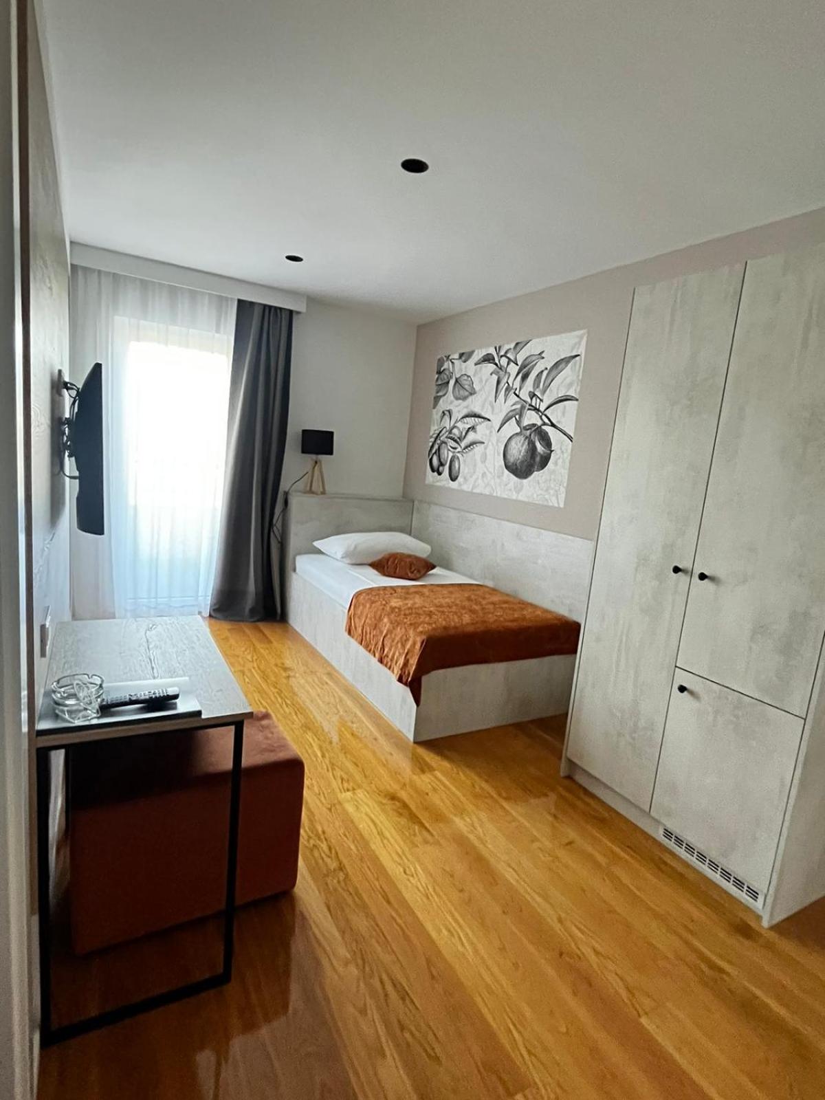 Single Room photo 1