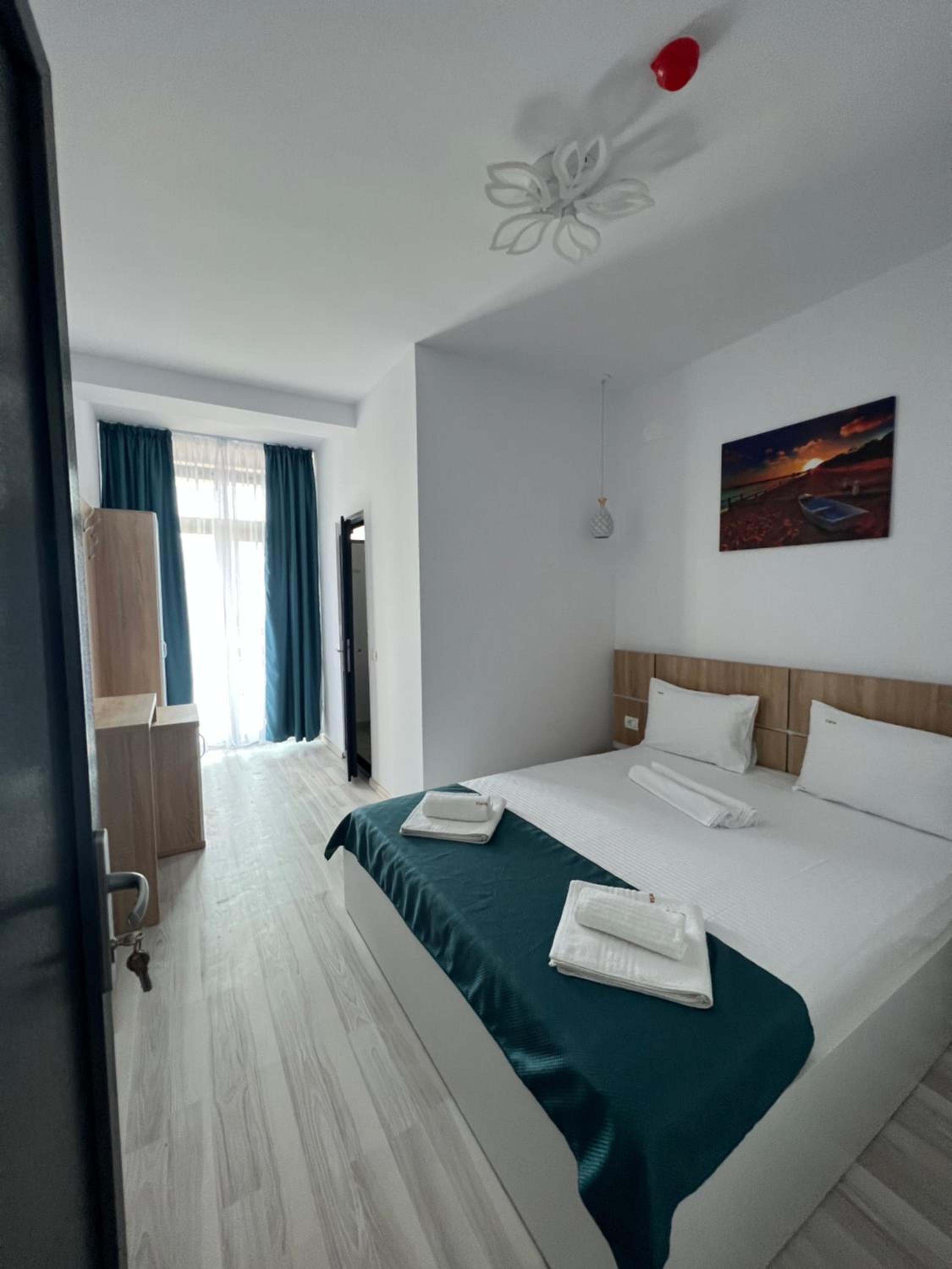 Double Room with Balcony - Photo 2