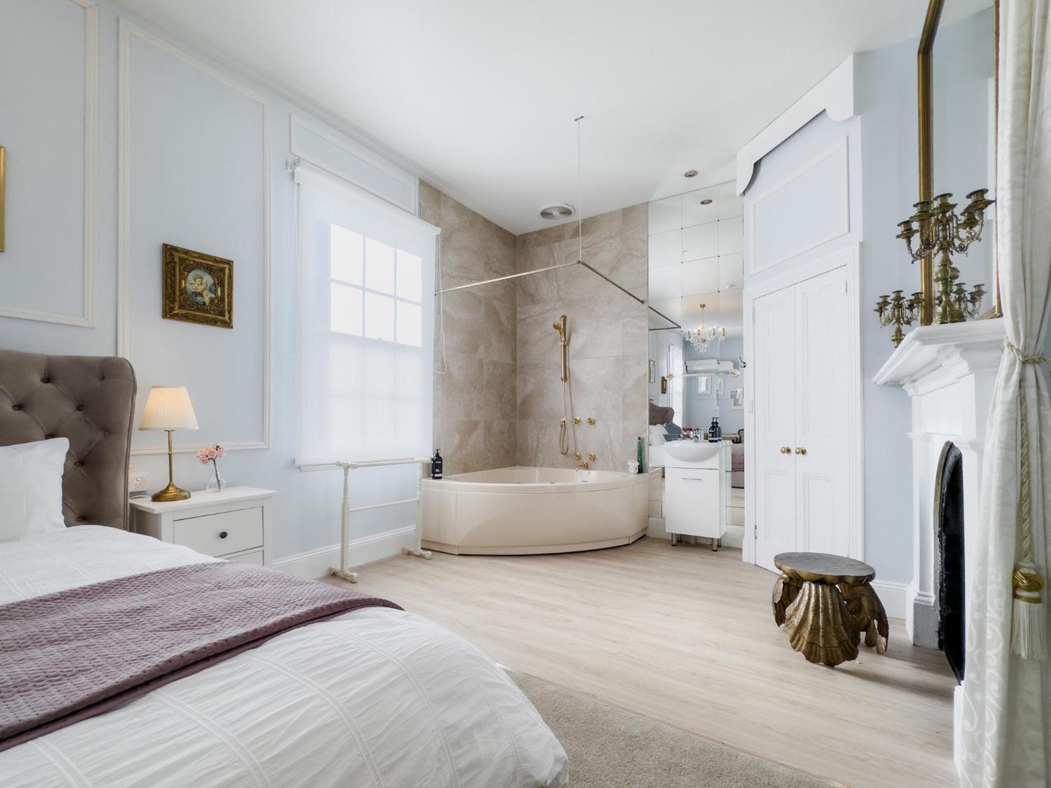 French Studio with Spa Bath - Photo 10