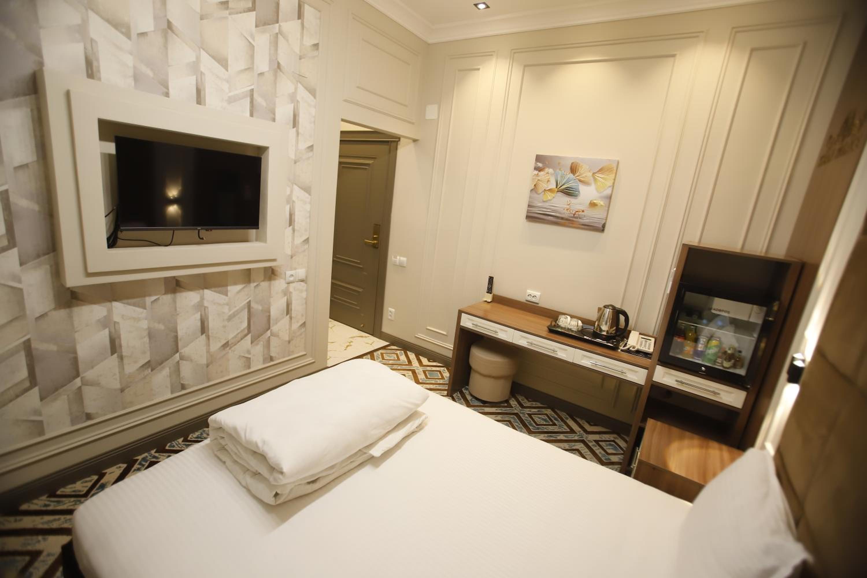 Budget Double Room photo 2