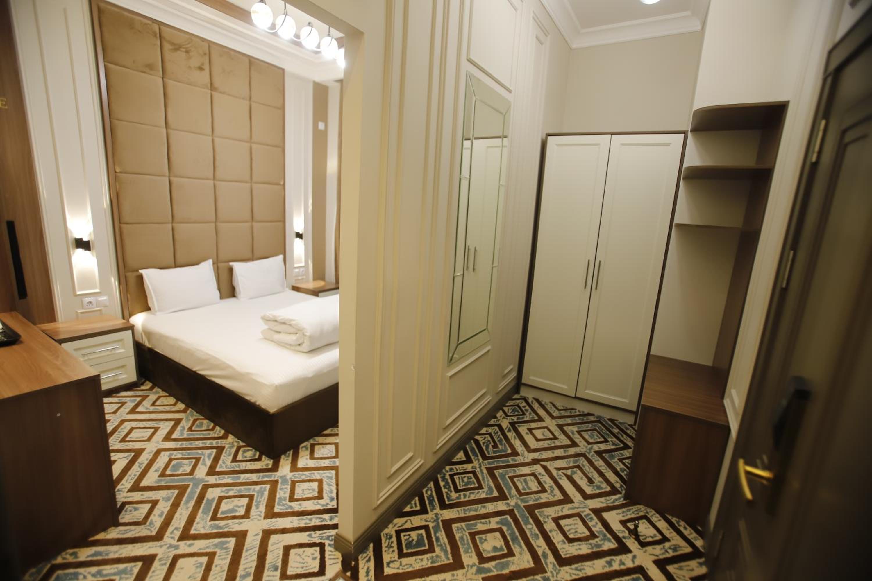 Budget Double Room photo 3