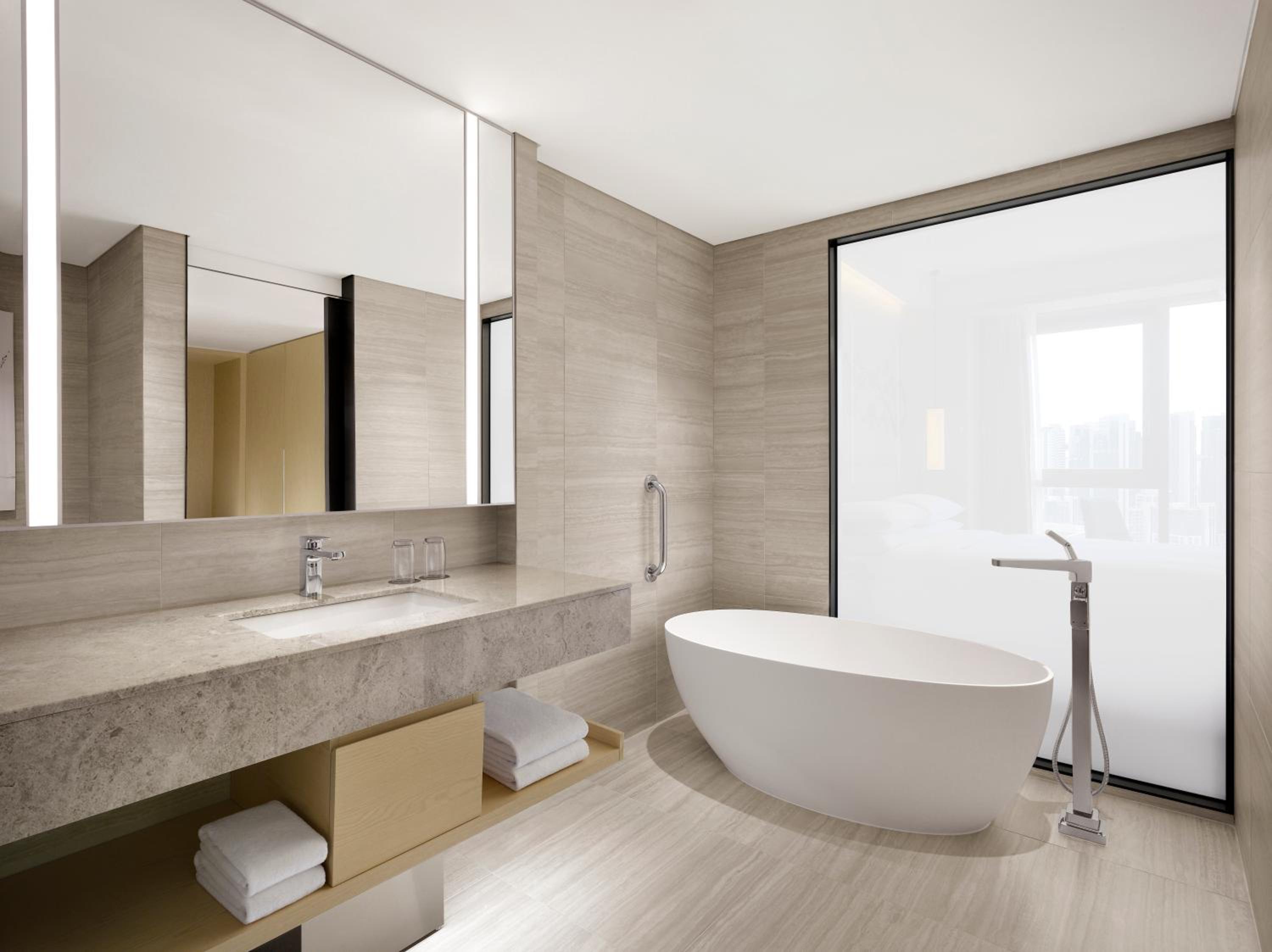 King Suite with City View - Photo 7