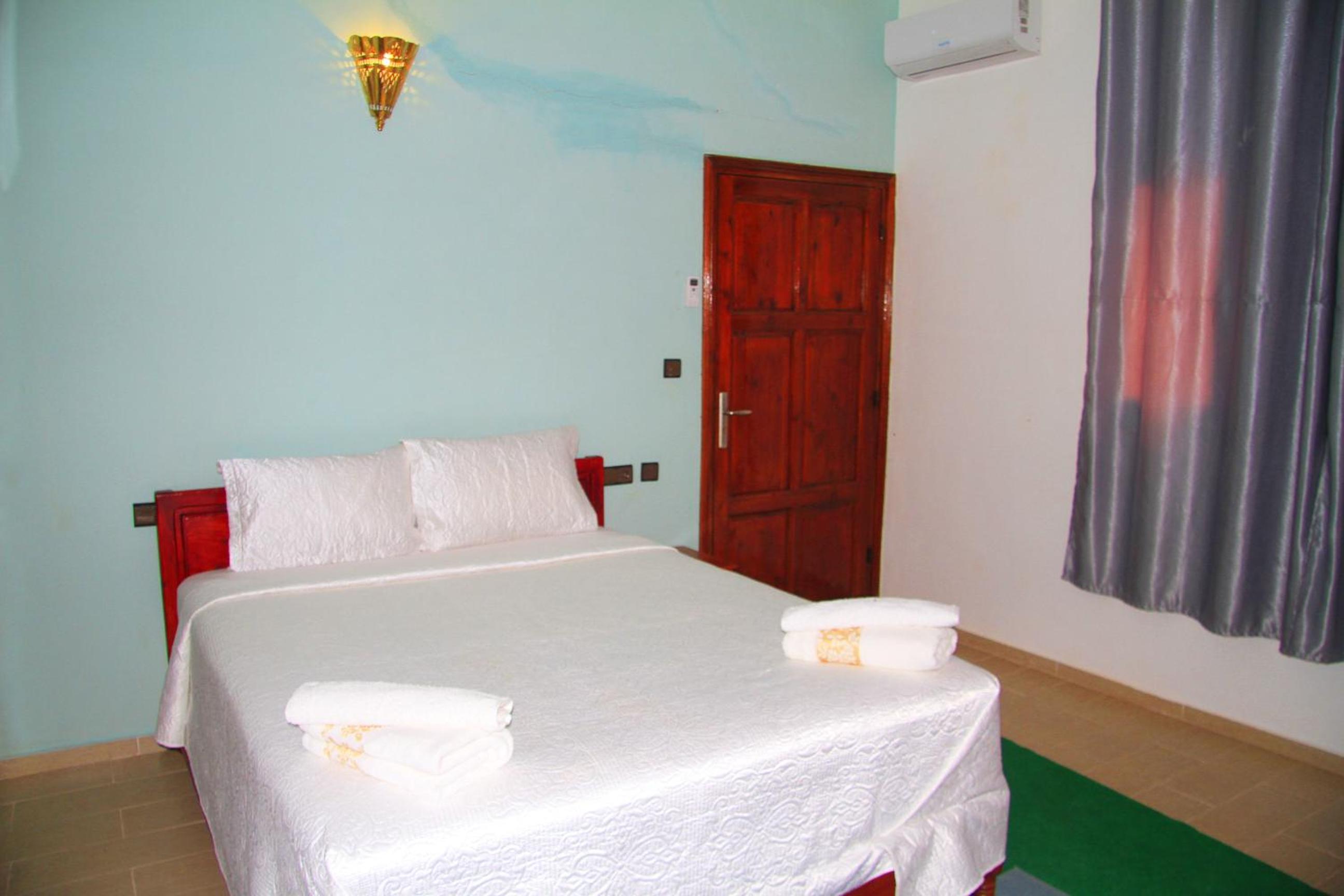 Double Room with Private Bathroom - Photo 4