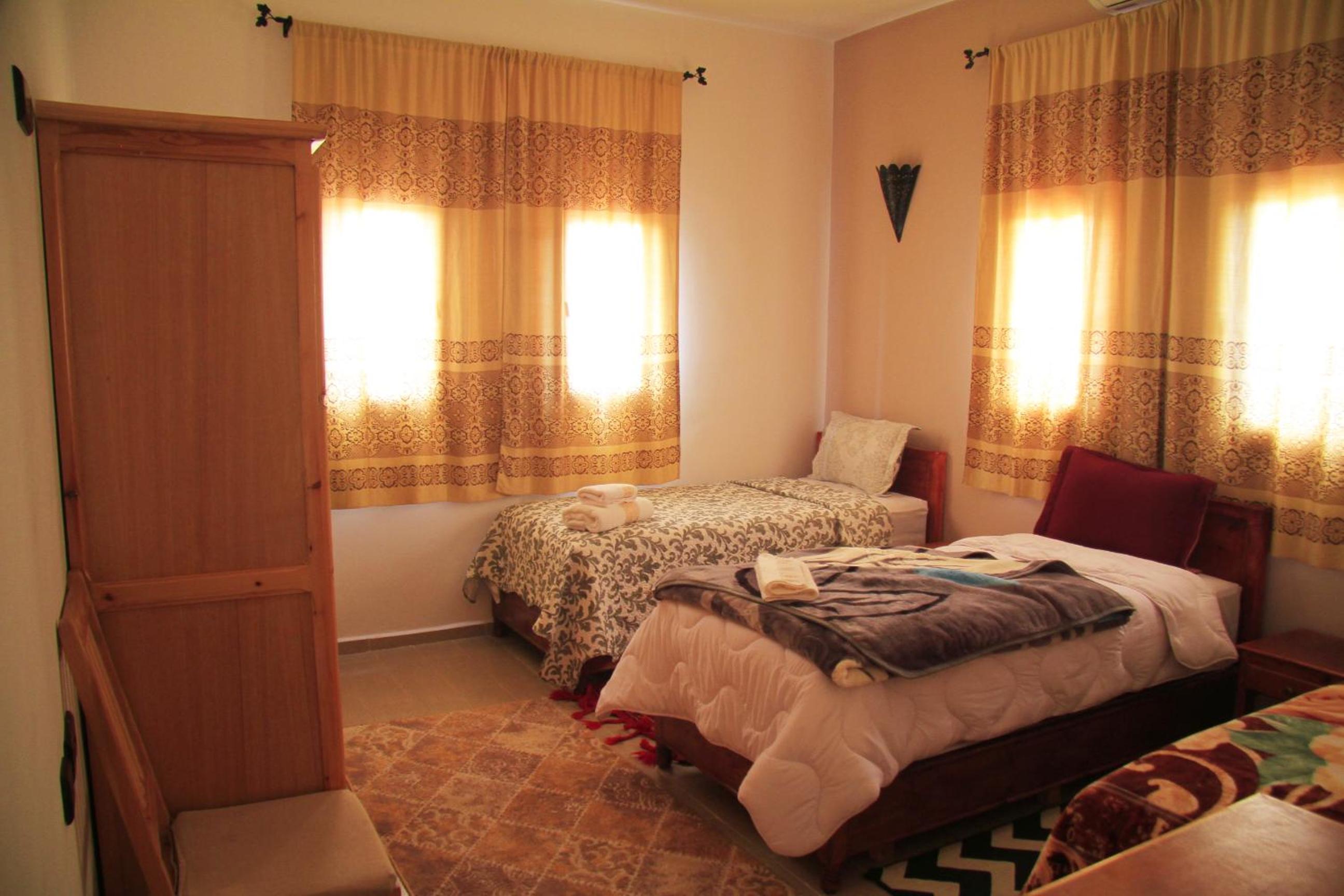 Triple Room with Private Bathroom - Photo 6