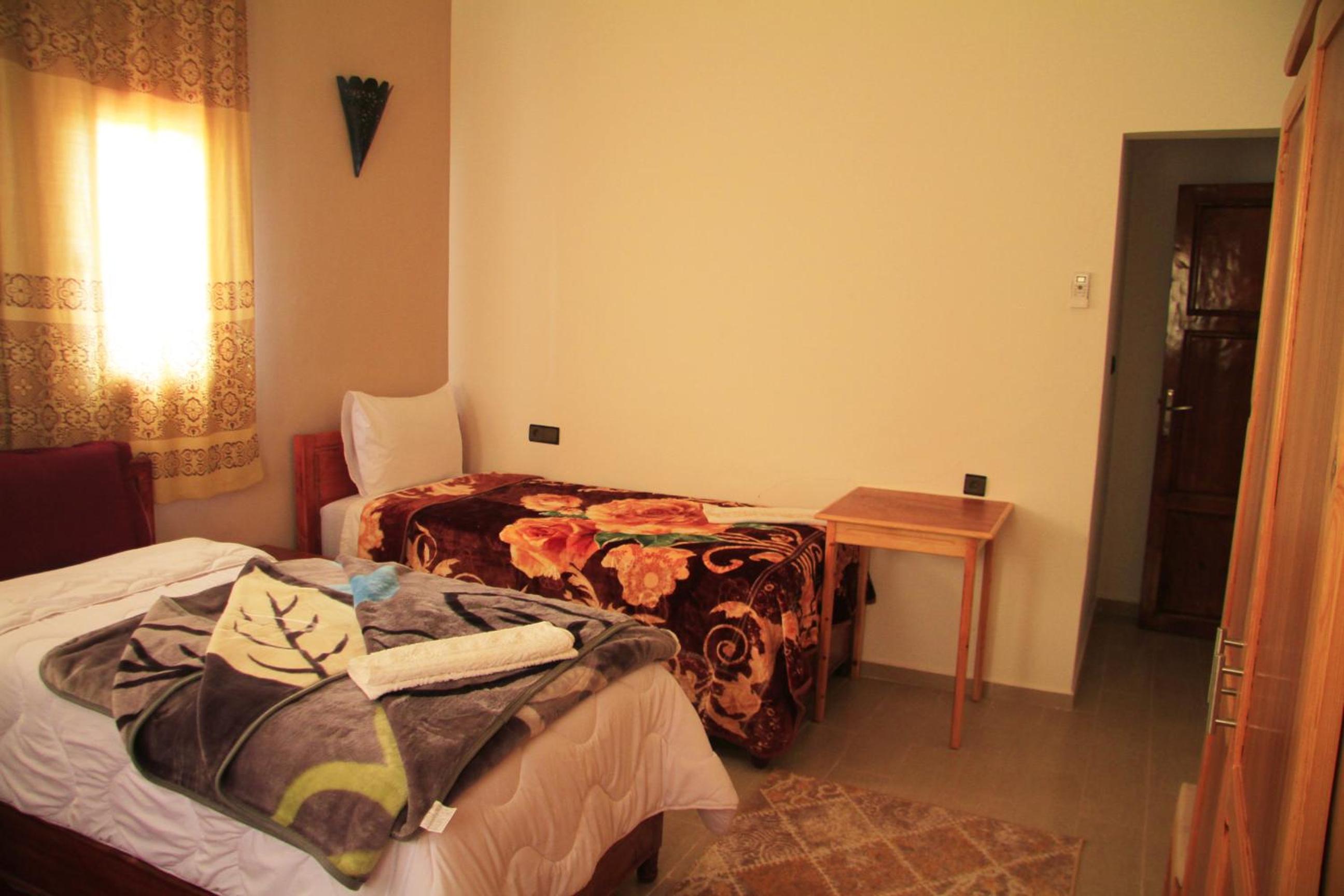 Triple Room with Private Bathroom - Photo 2