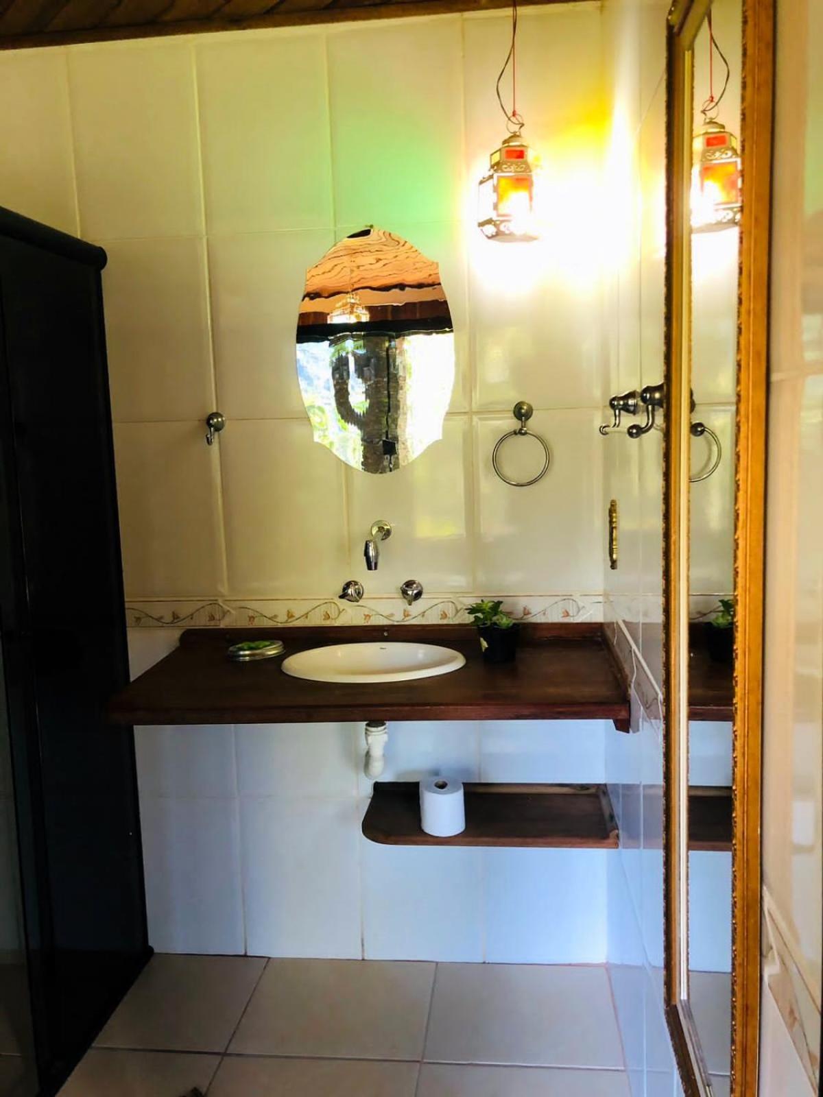 Queen Suite with Spa Bath photo 2