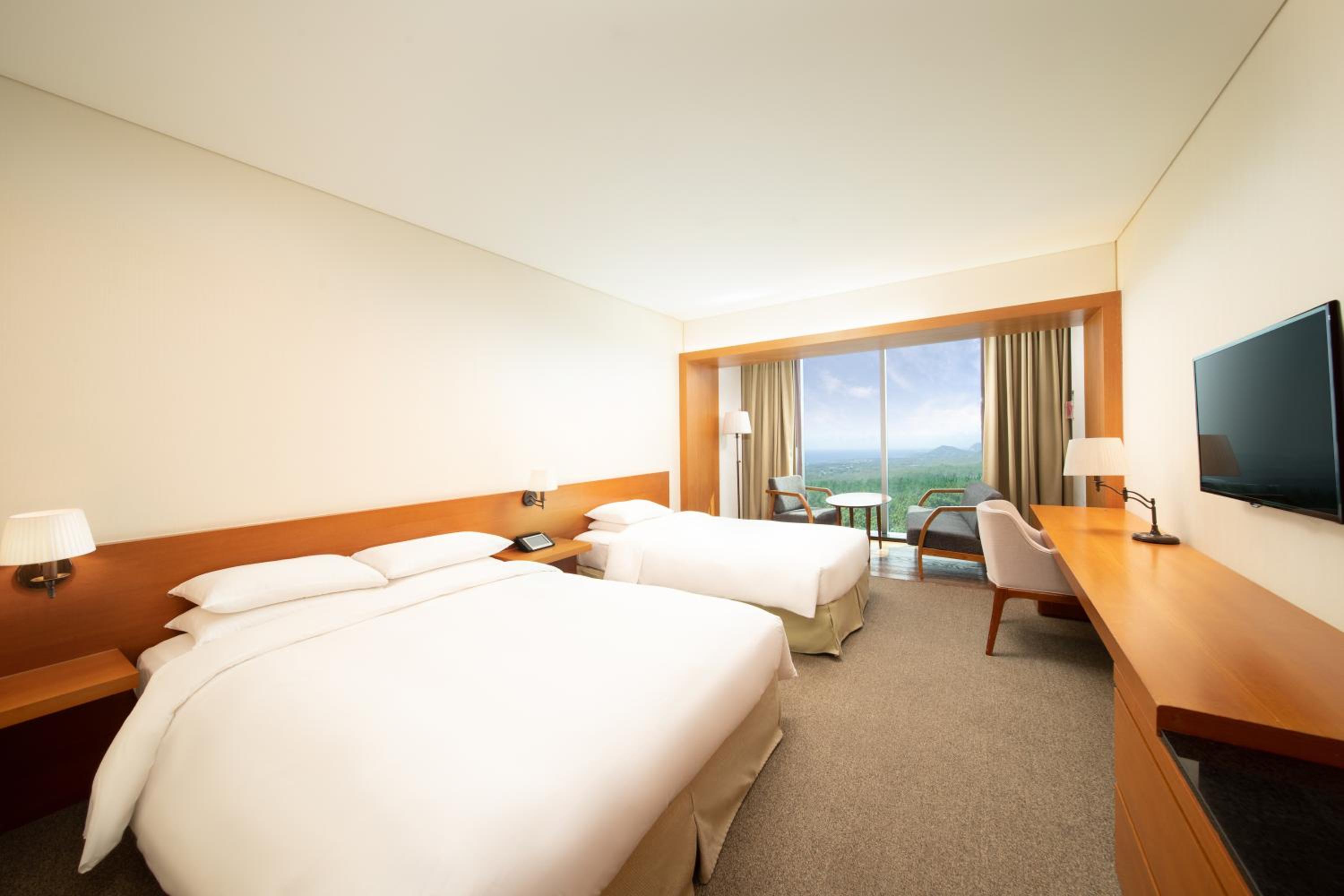 Superior Twin Room with Distant Ocean View