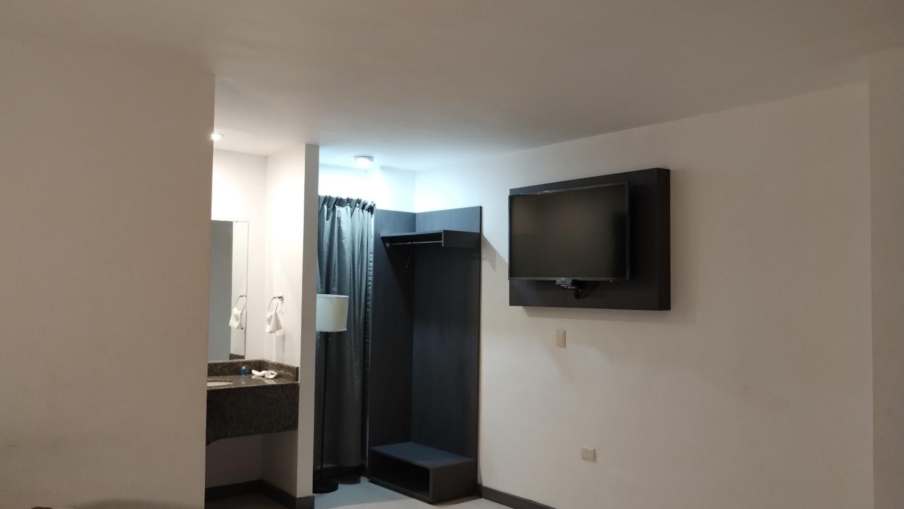 Twin Room - Photo 5